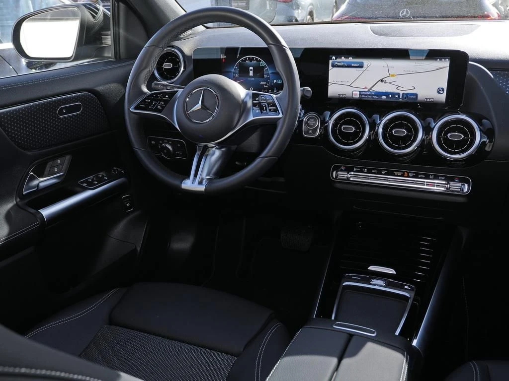 Mercedes-Benz-GLA 200 d-image-10