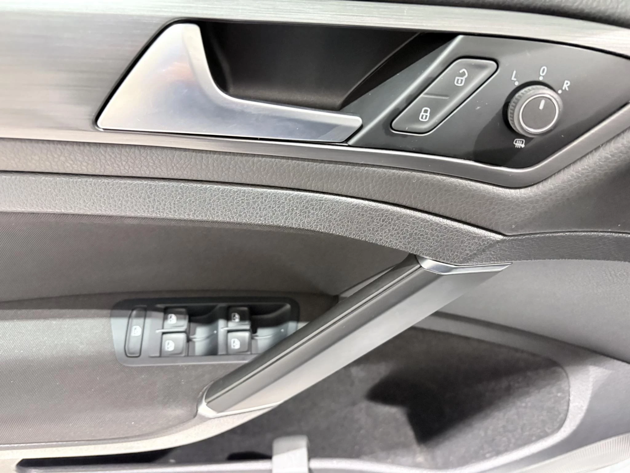 Volkswagen-Golf-image-11