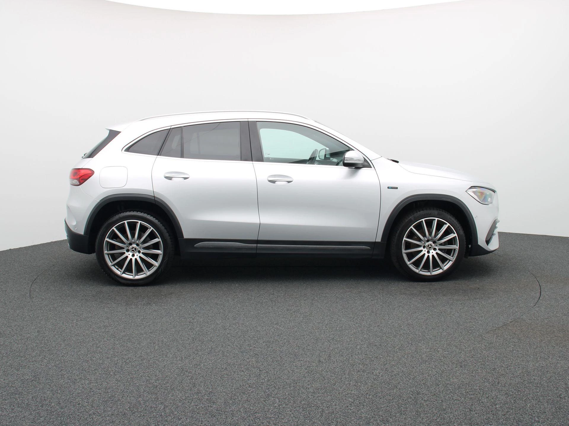 Mercedes-Benz GLA 250e Amg Line + MULTIBEAM + PANO DAK + CARPLAY + TREKHAAK +