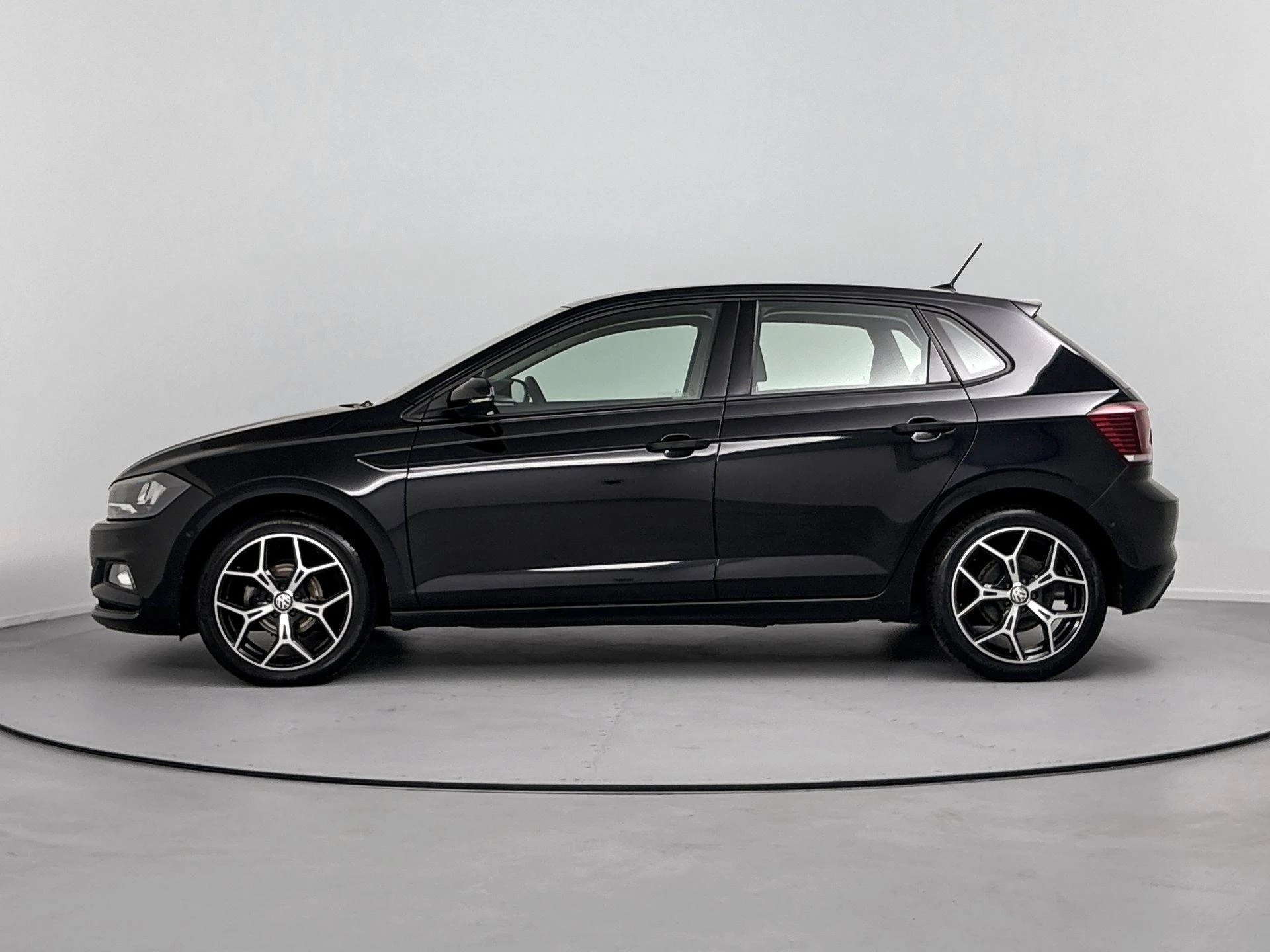 Volkswagen-Polo-image-1