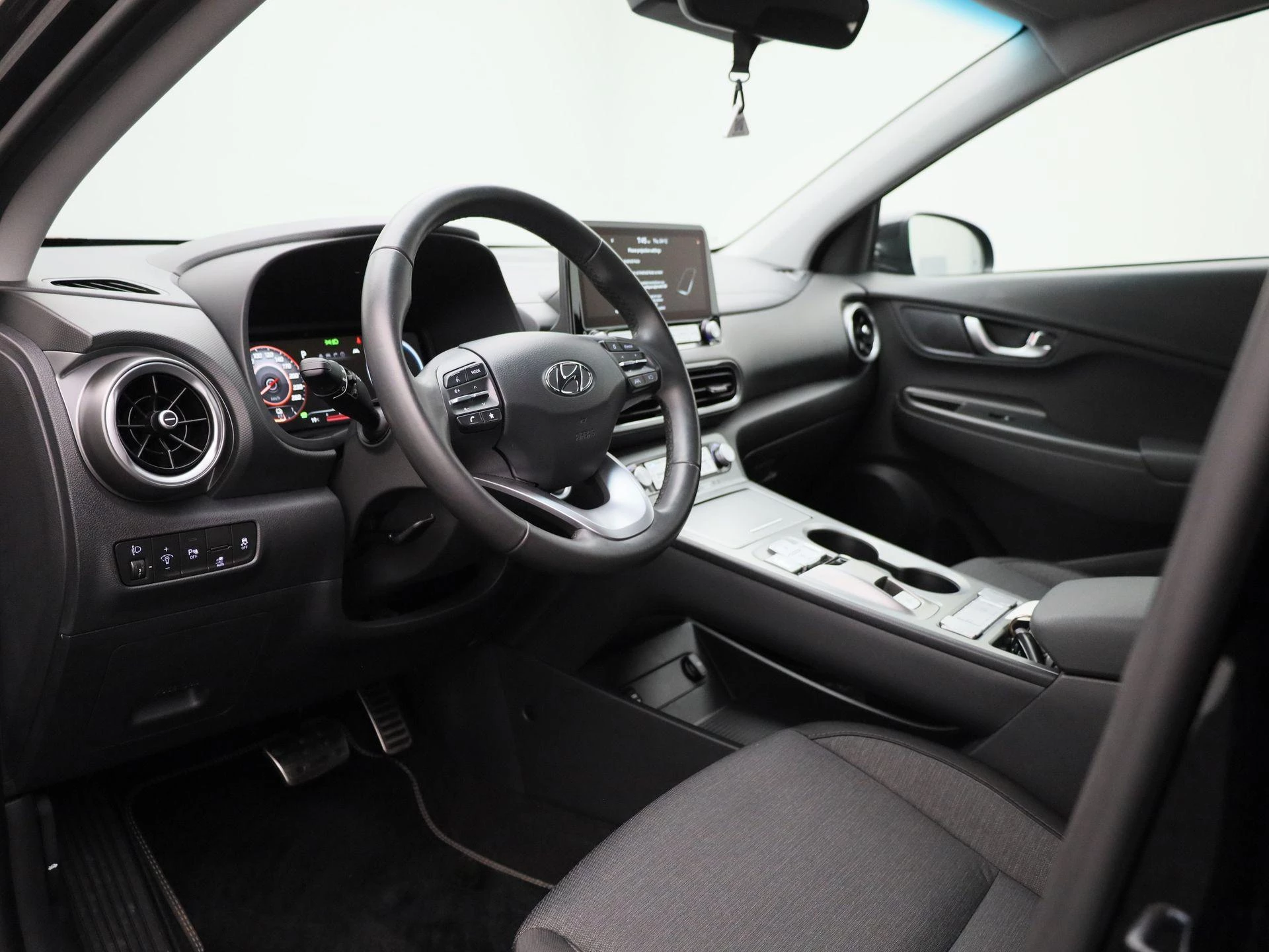 Hyundai-Kona-image-32