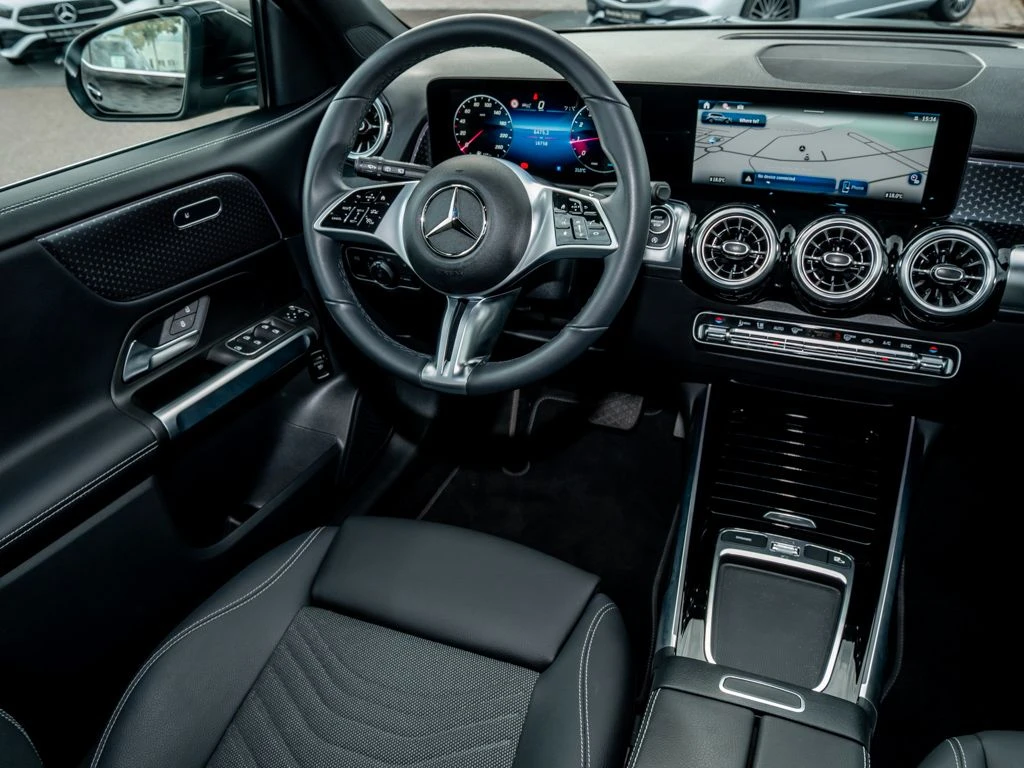 Mercedes-Benz-GLB 200-image-8