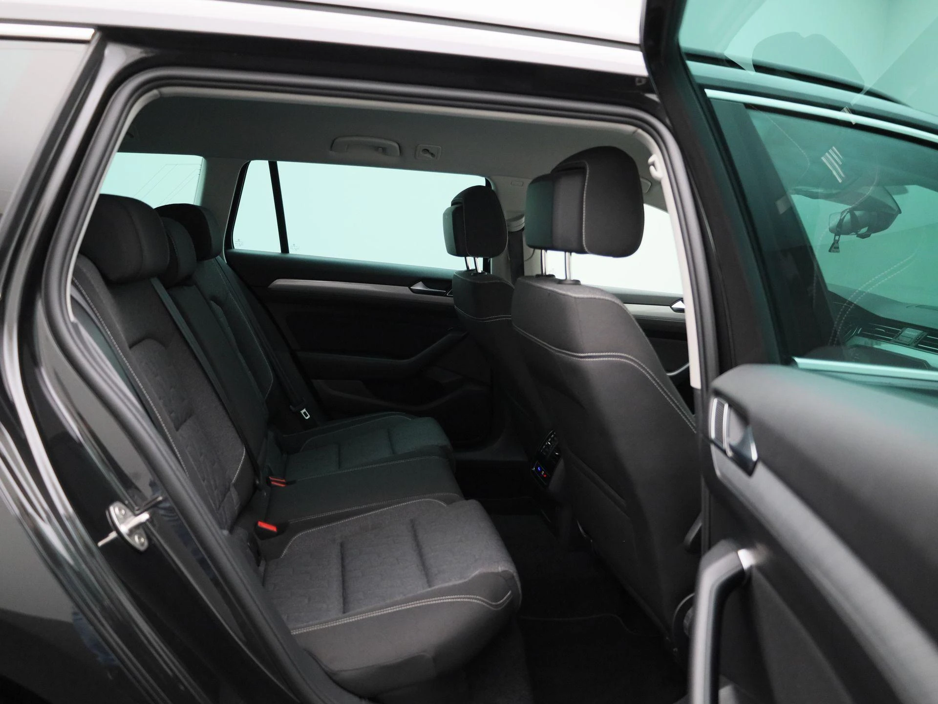 Volkswagen-Passat-image-40
