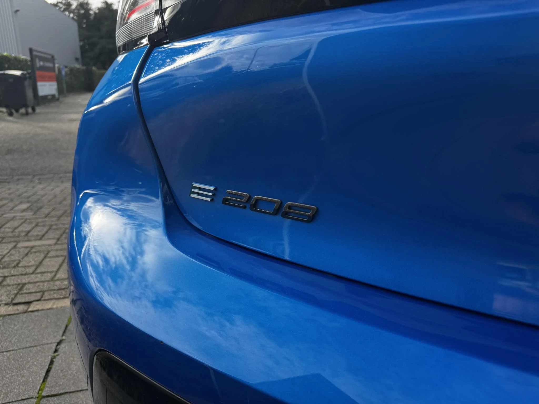 Peugeot-e-208-image-28
