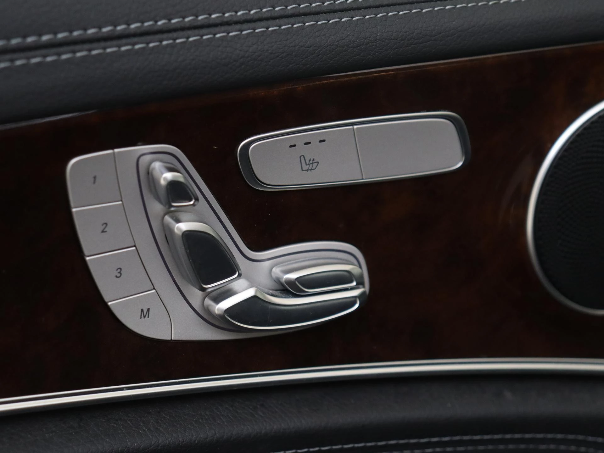 Mercedes-Benz-E-Klasse-image-24