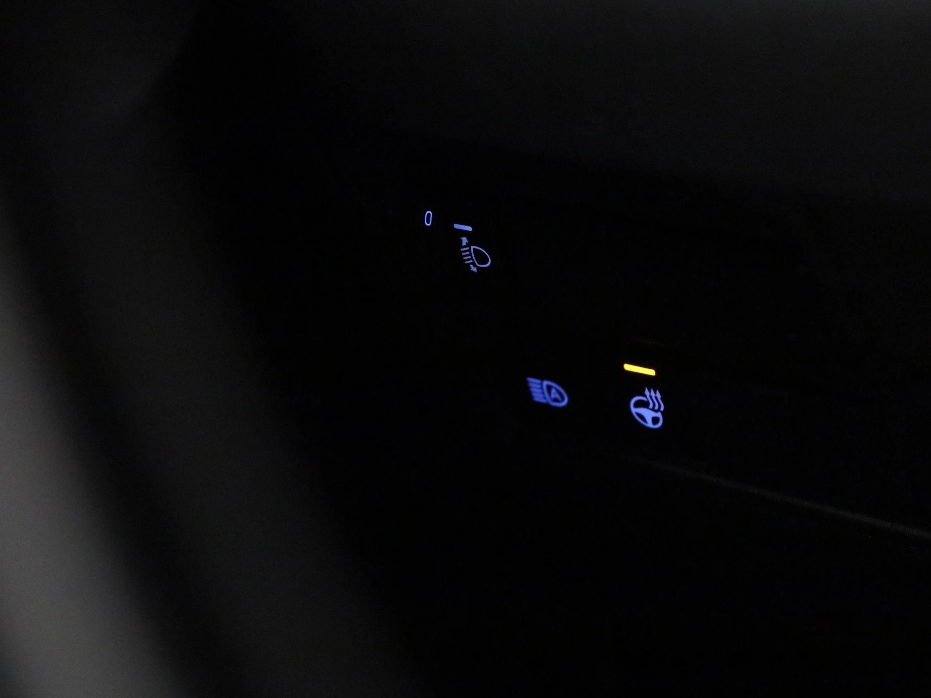 Mazda-2 Hybrid-image-25