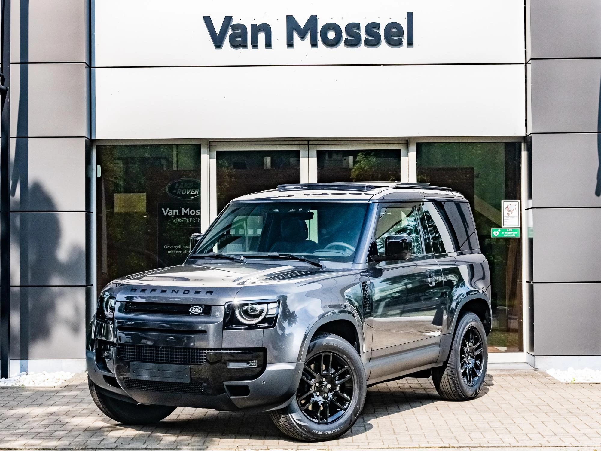Land Rover-Defender-image-0
