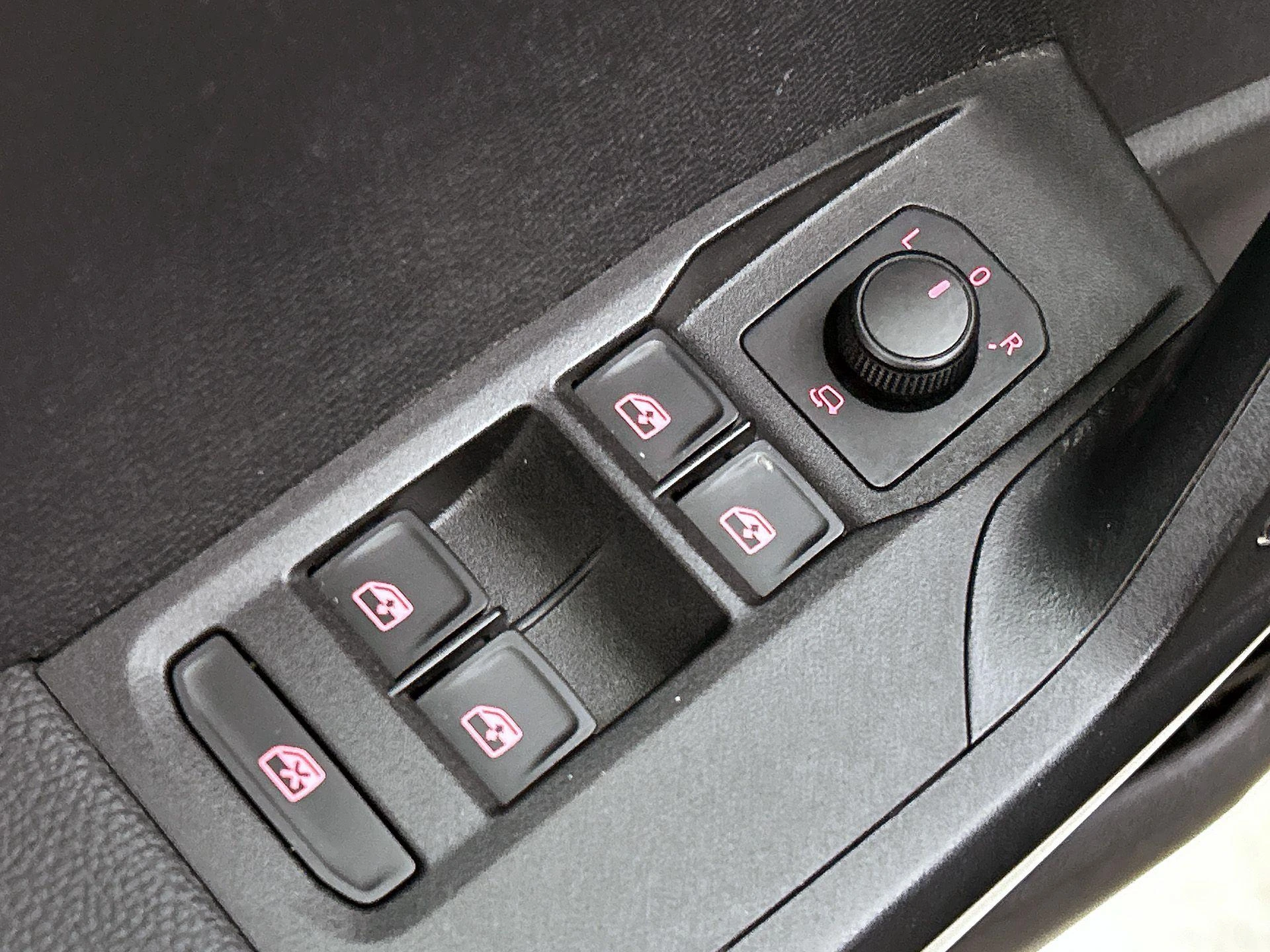 SEAT-Arona-image-28