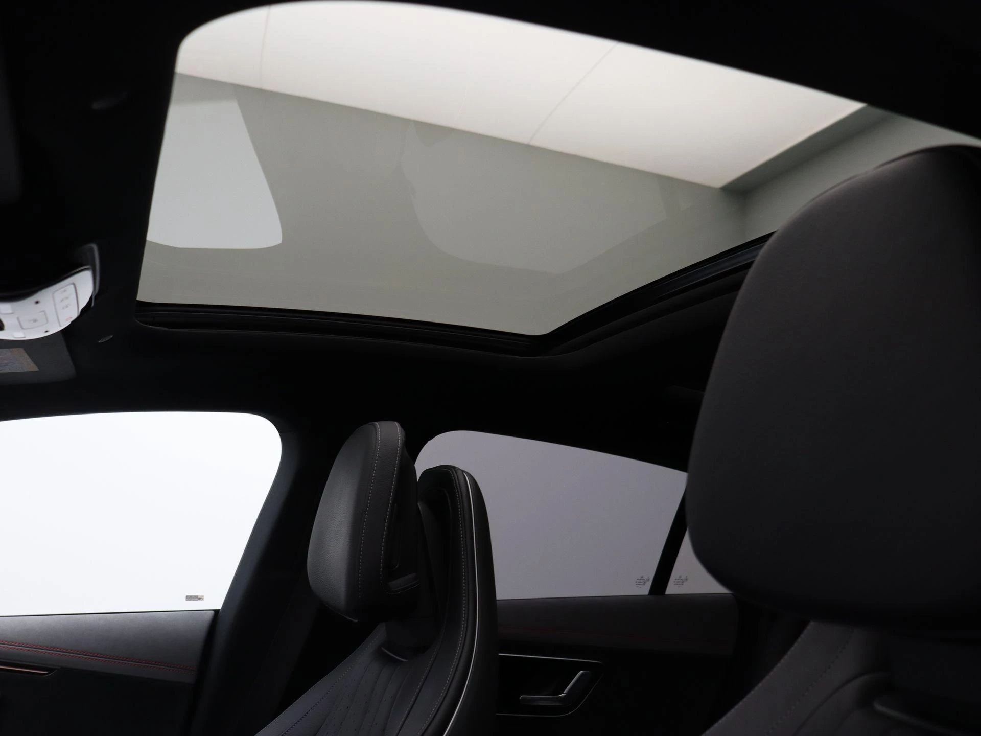 Mercedes-Benz EQE 300 AMG Line + AIRMATIC + LEDER + PANORAMISCH DAK +