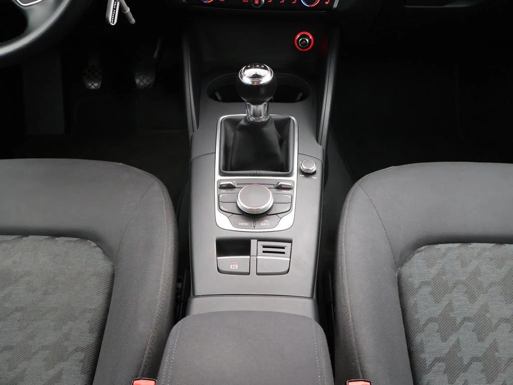 Audi A3 Sportback Audi A3 Sportback Attraction 1.2TFSI 110PK *CRUISE CONTROL*PDC*NAVI*ZETELVERWARMING*...*