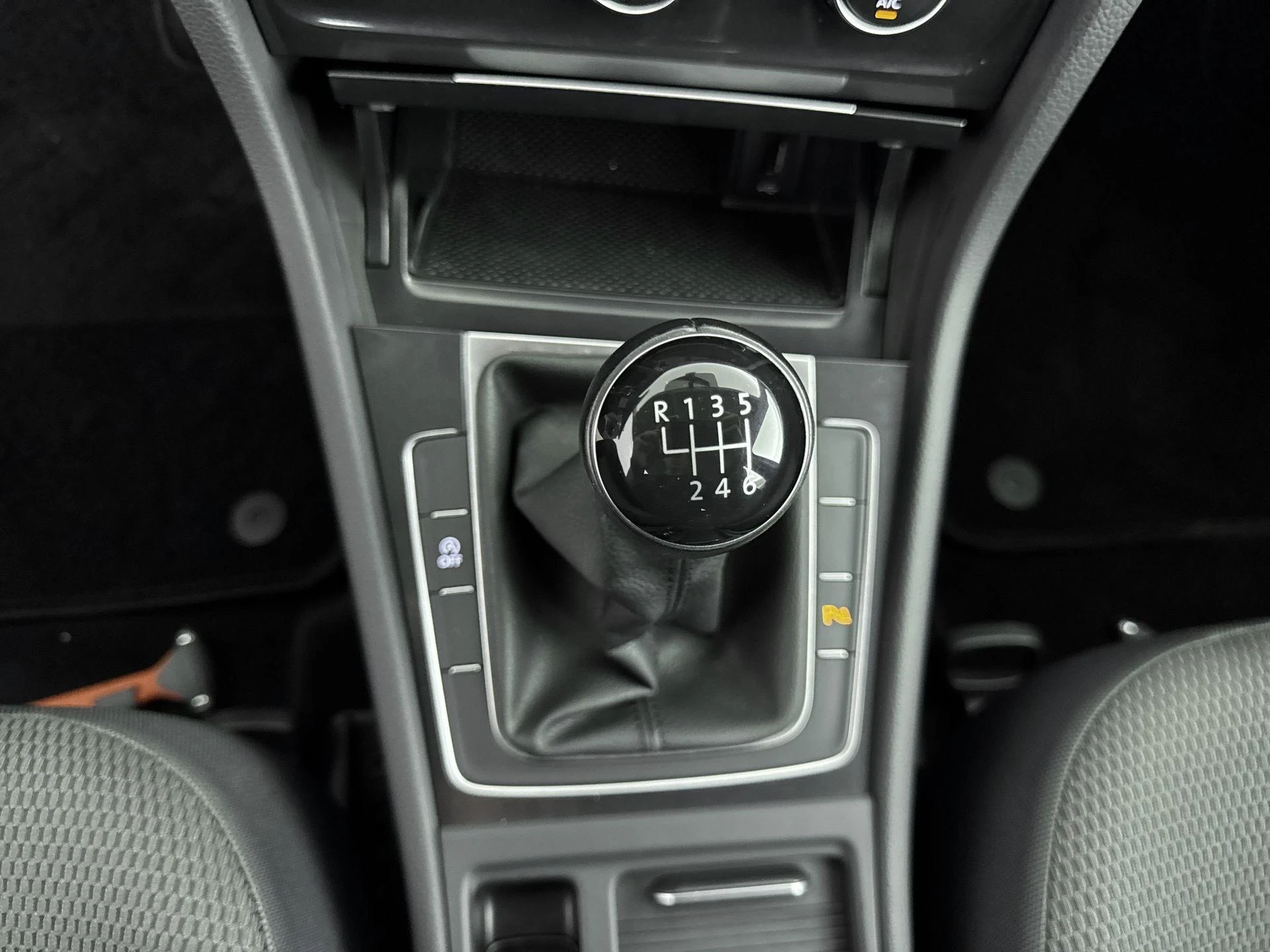 Volkswagen-Golf-image-22