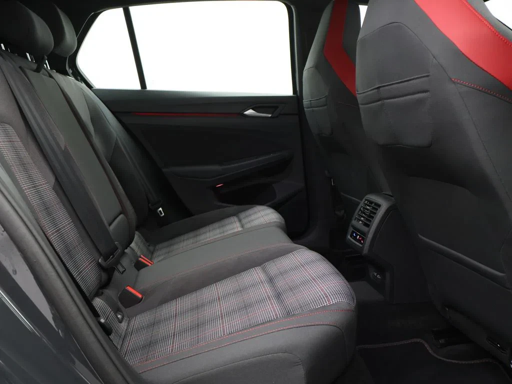 Volkswagen-Golf-image-14