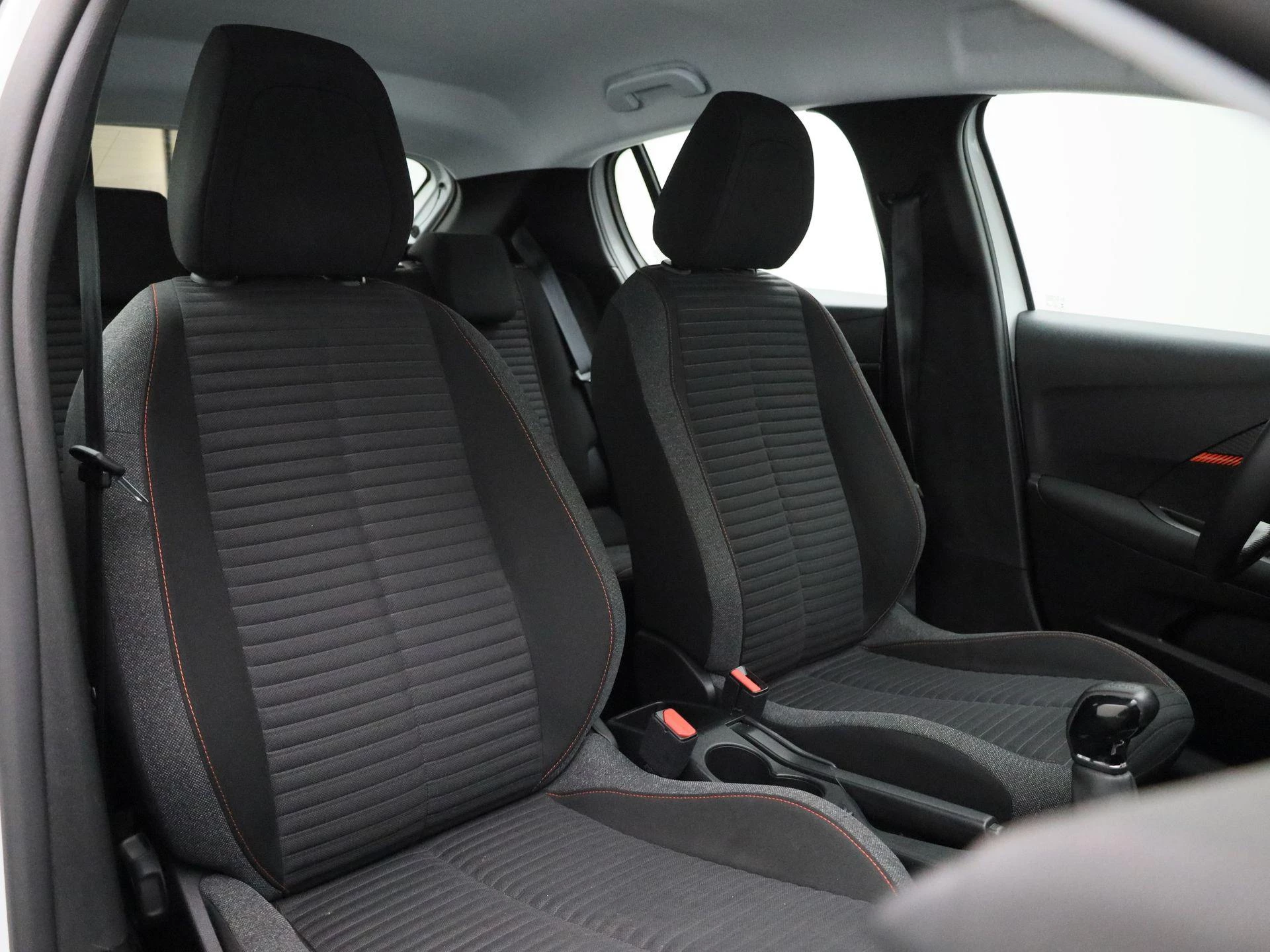 Peugeot-208-image-31