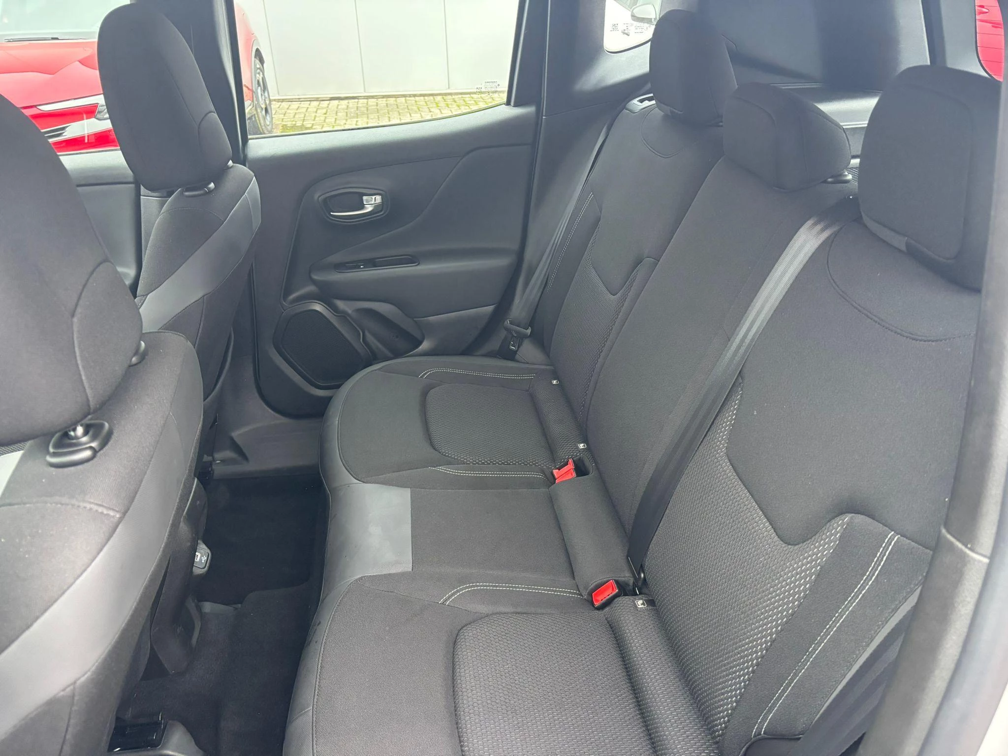 Jeep-Renegade-image-19