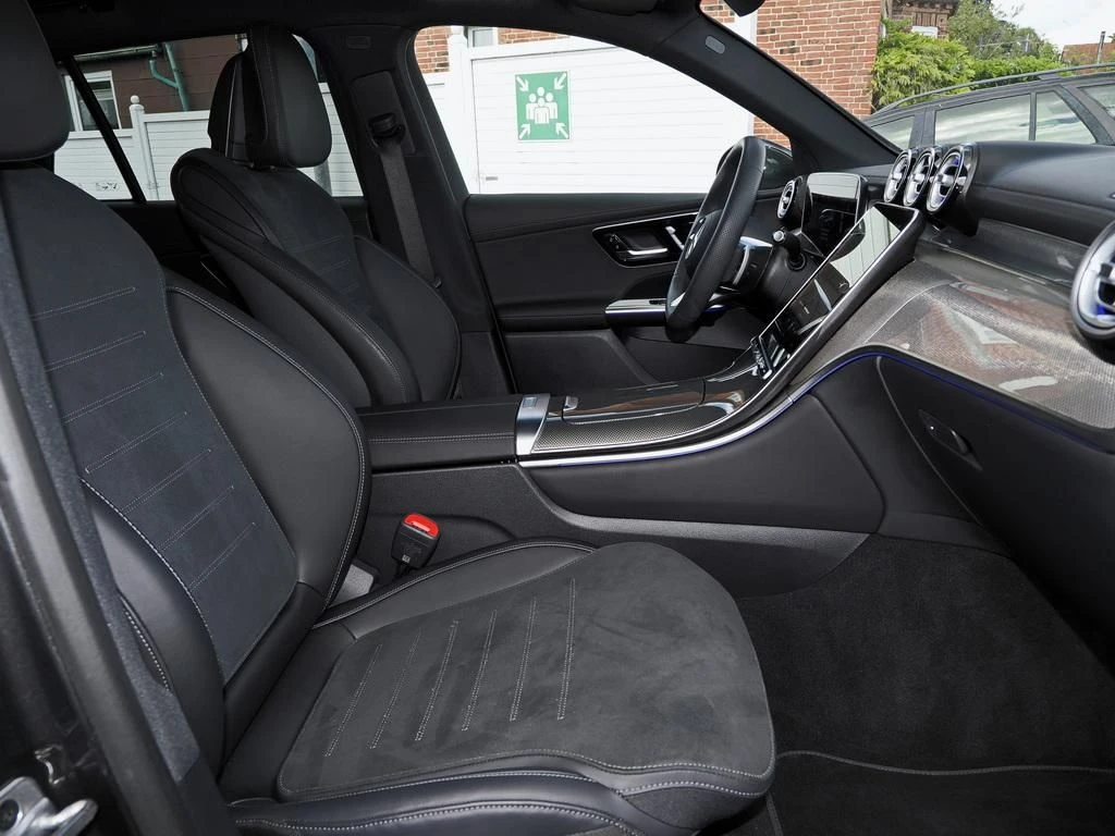 Mercedes-Benz-GLC 300 d-image-12