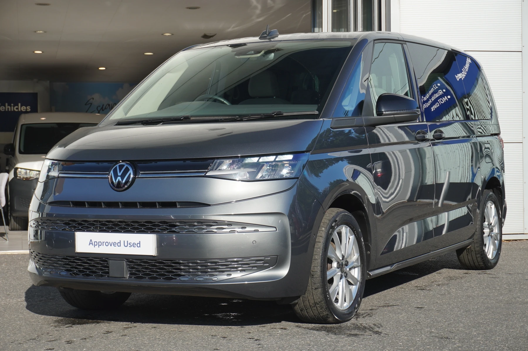 Volkswagen-Multivan-image-42