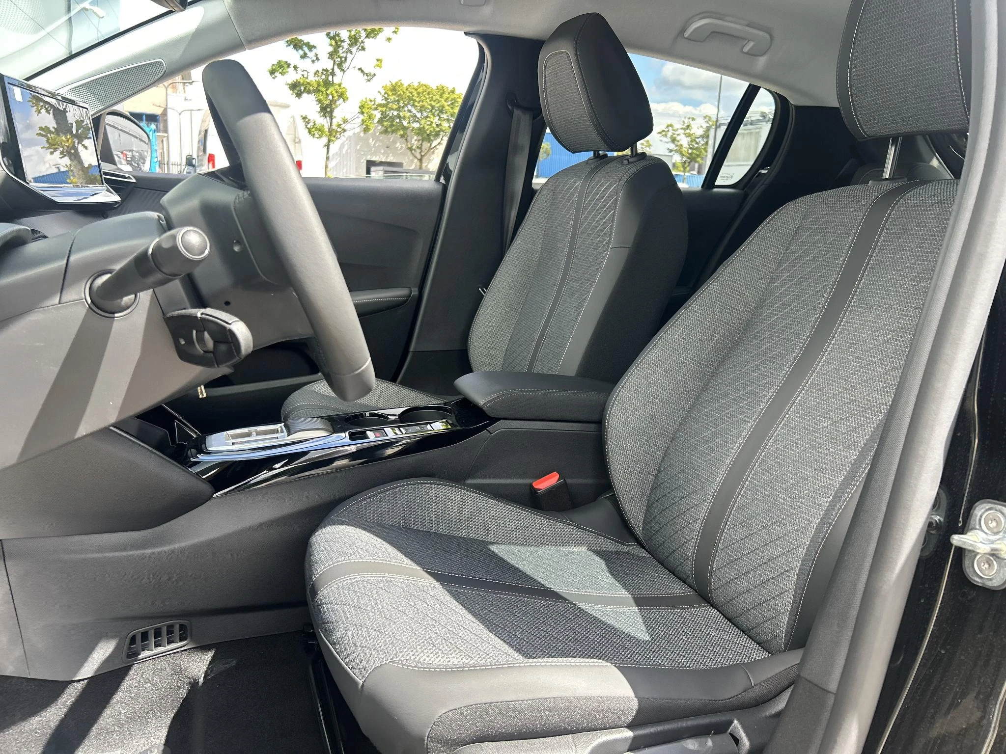 Peugeot-208-image-17