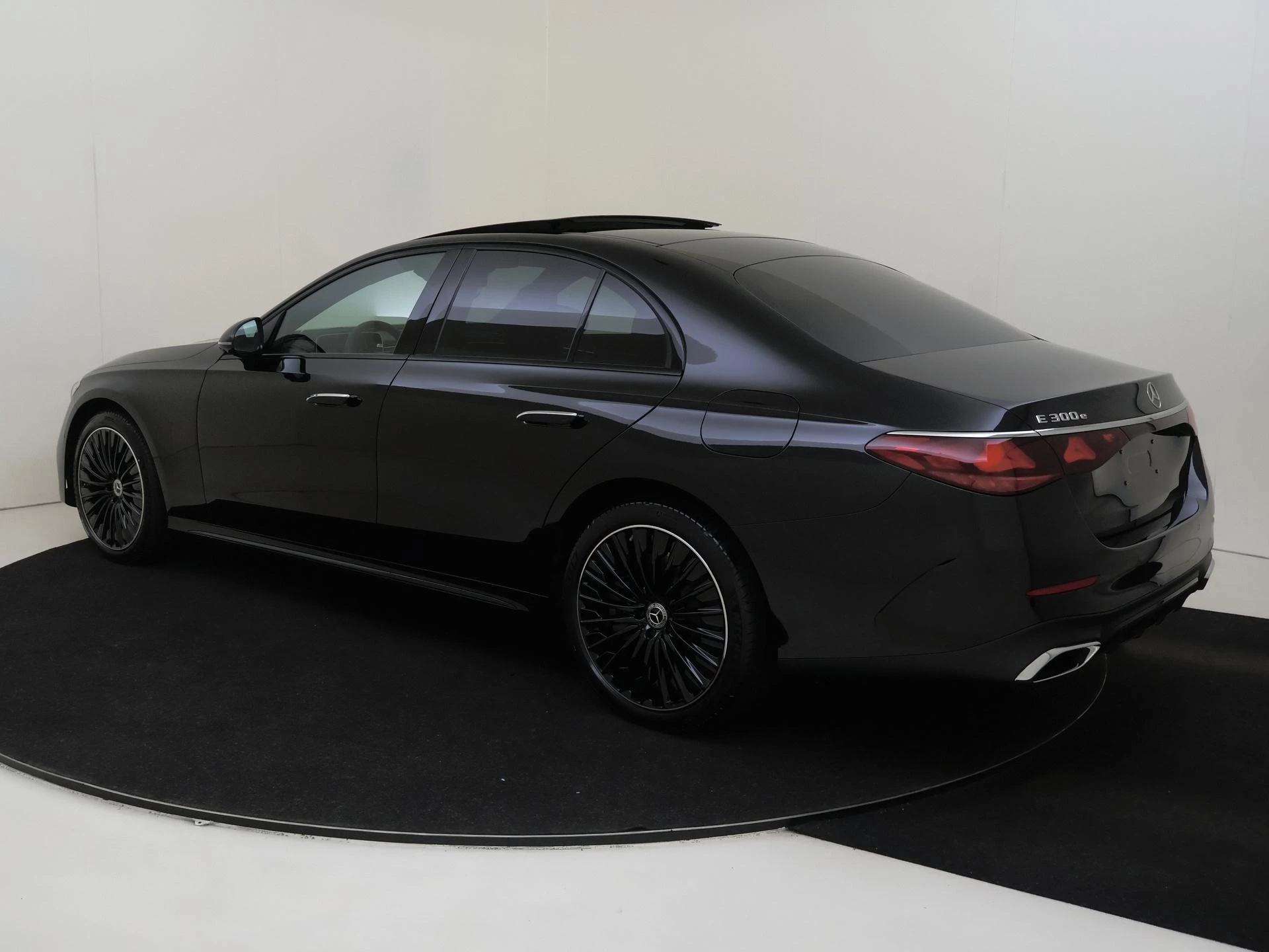 Mercedes-Benz-E-Klasse-image-3