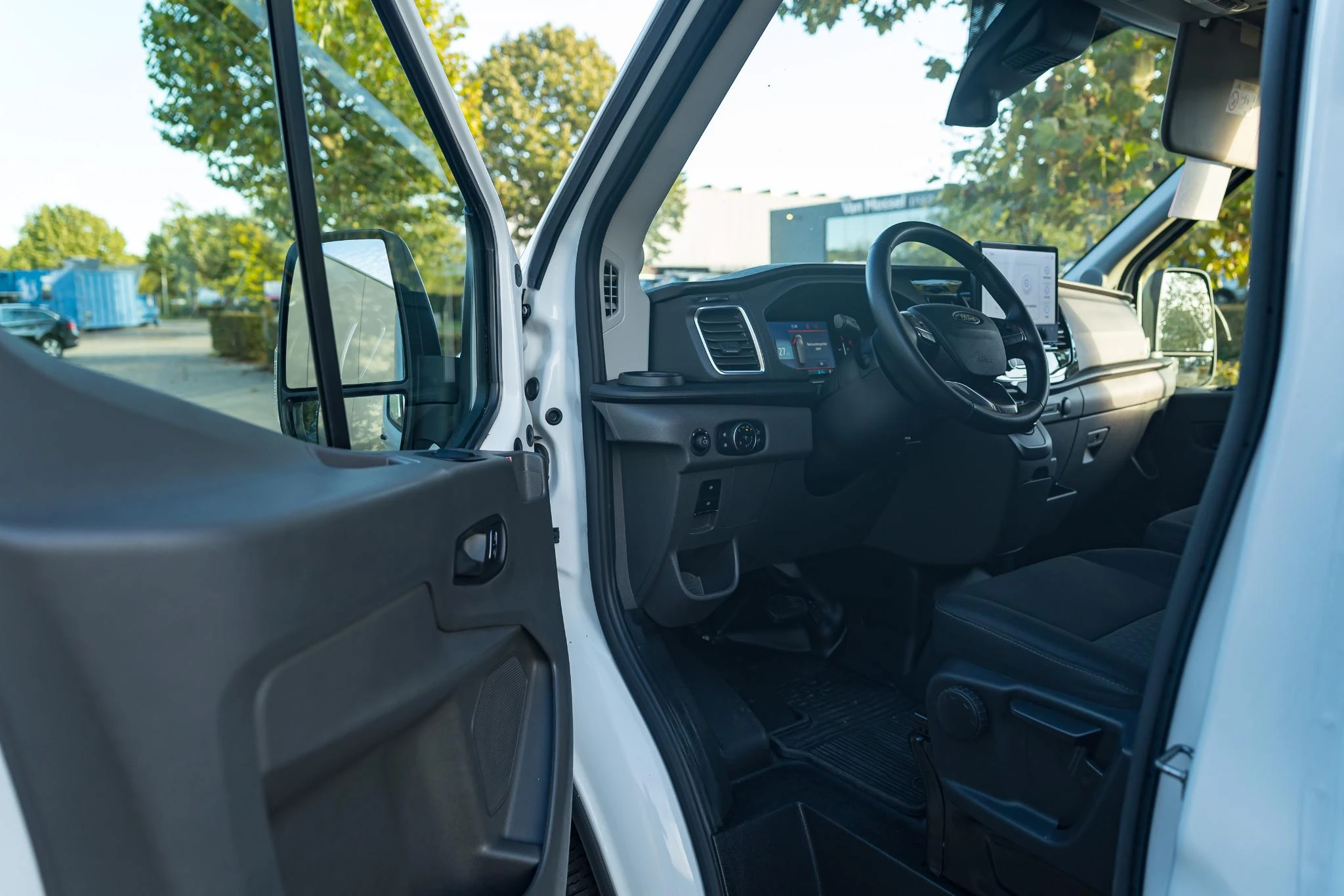 Ford-E-Transit-image-18