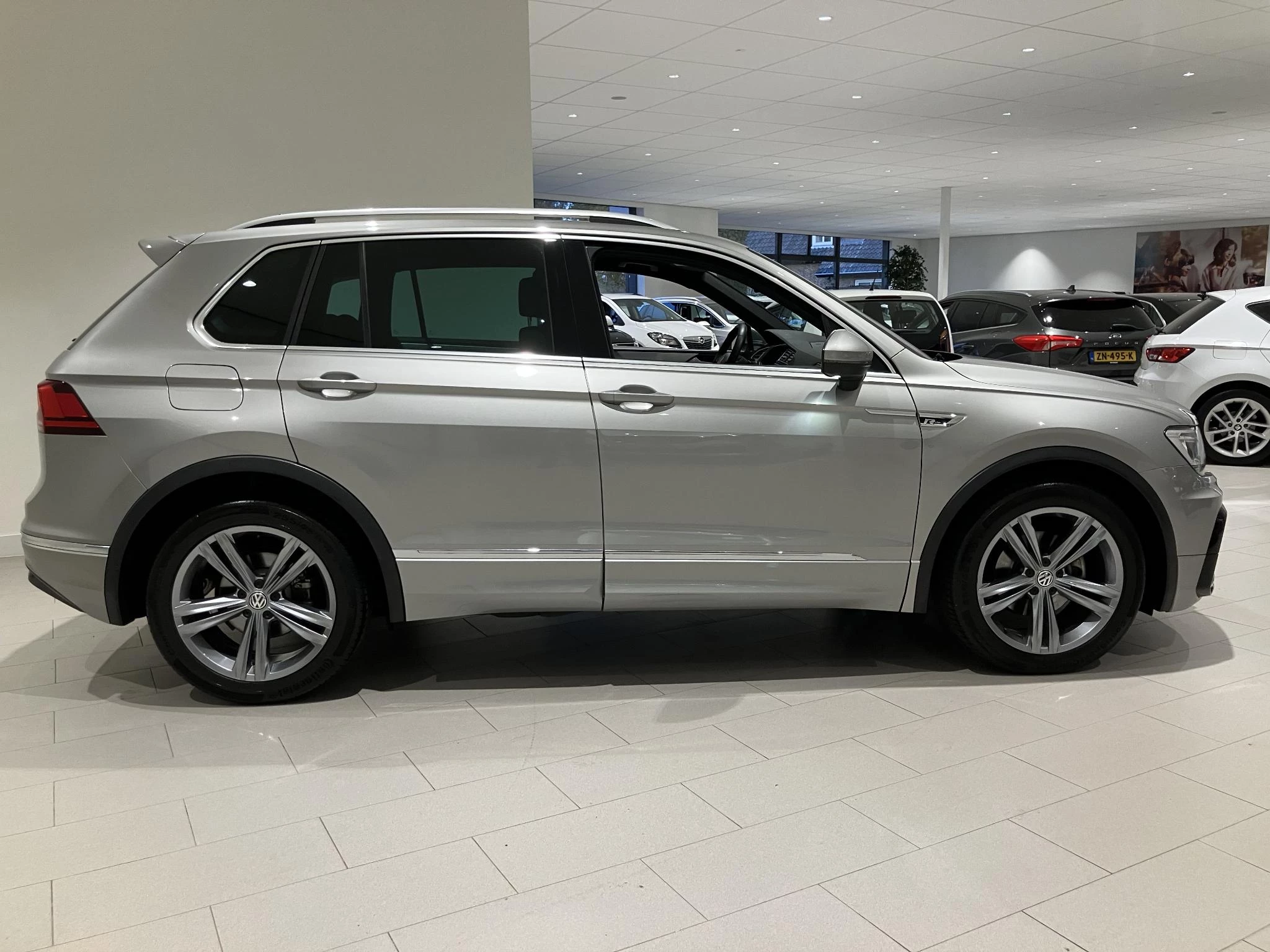 Volkswagen-Tiguan-image-11