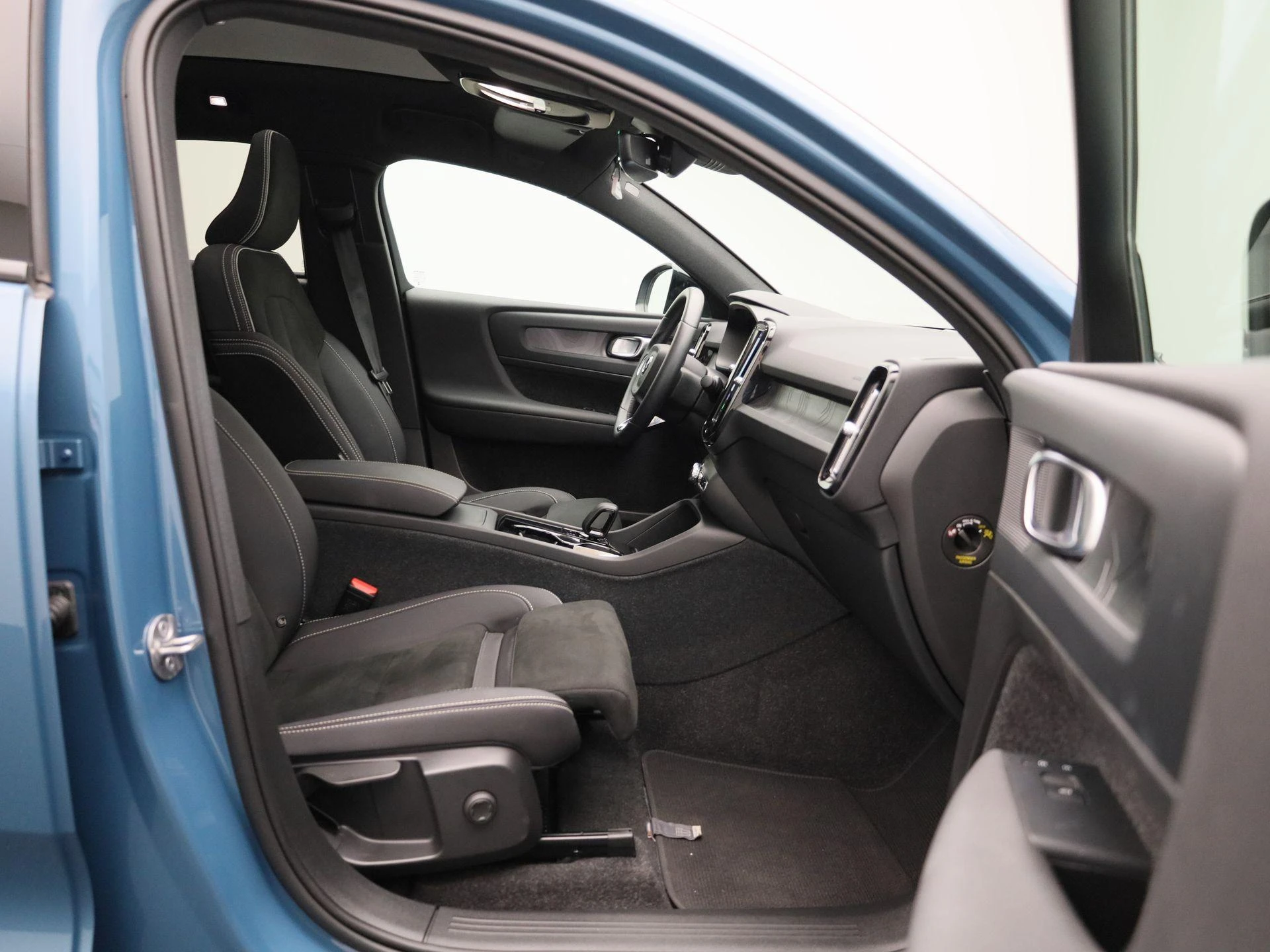 Volvo-C40-image-36