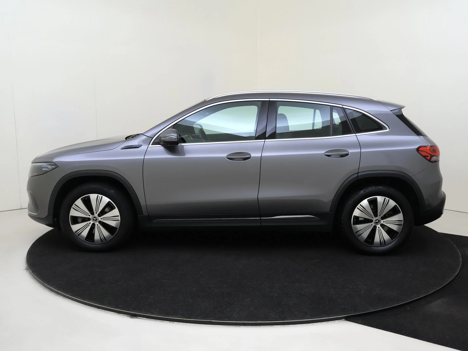 Mercedes-Benz-EQA-image-7