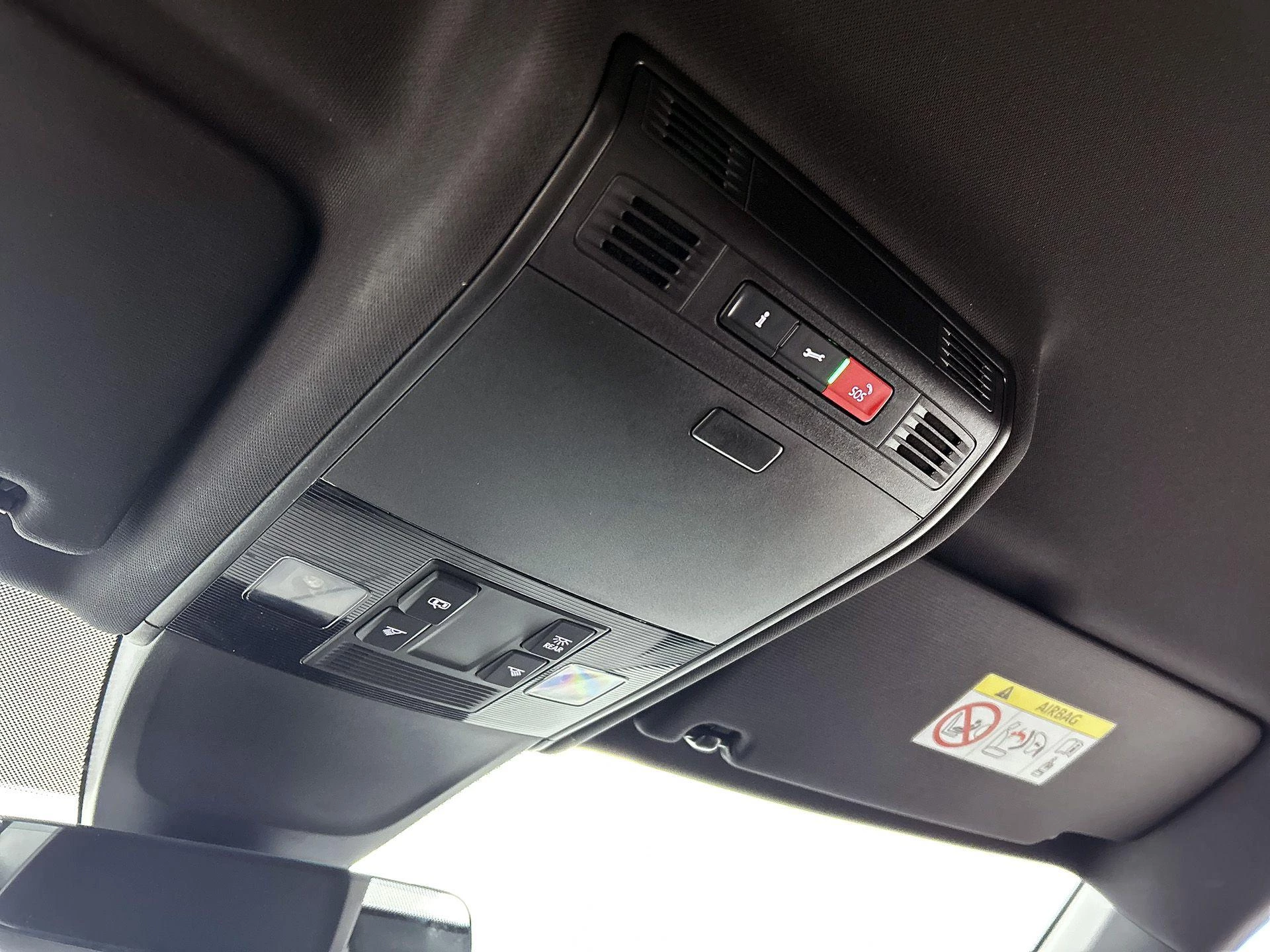 Volkswagen-Tiguan-image-9