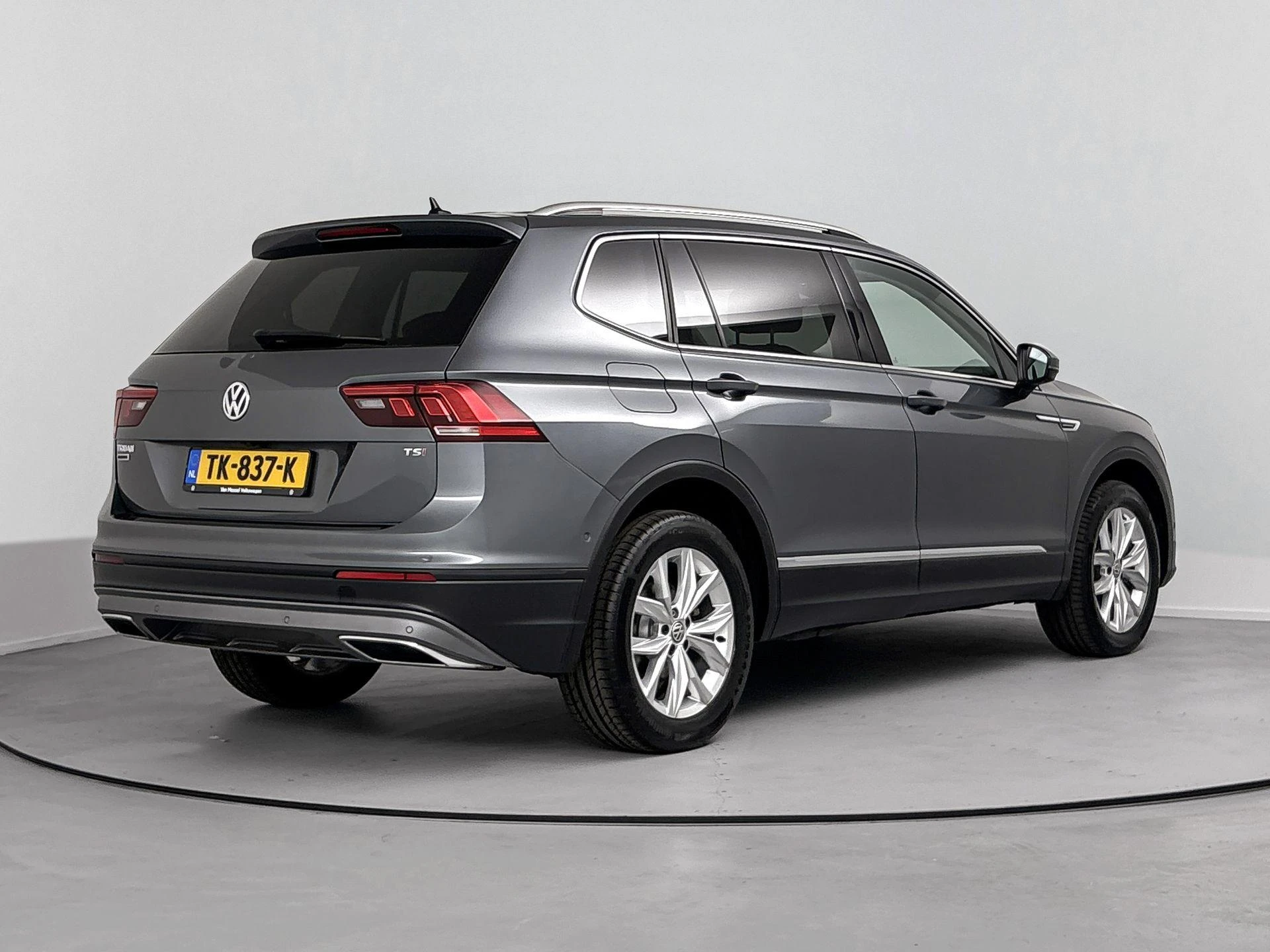 Volkswagen-Tiguan Allspace-image-3