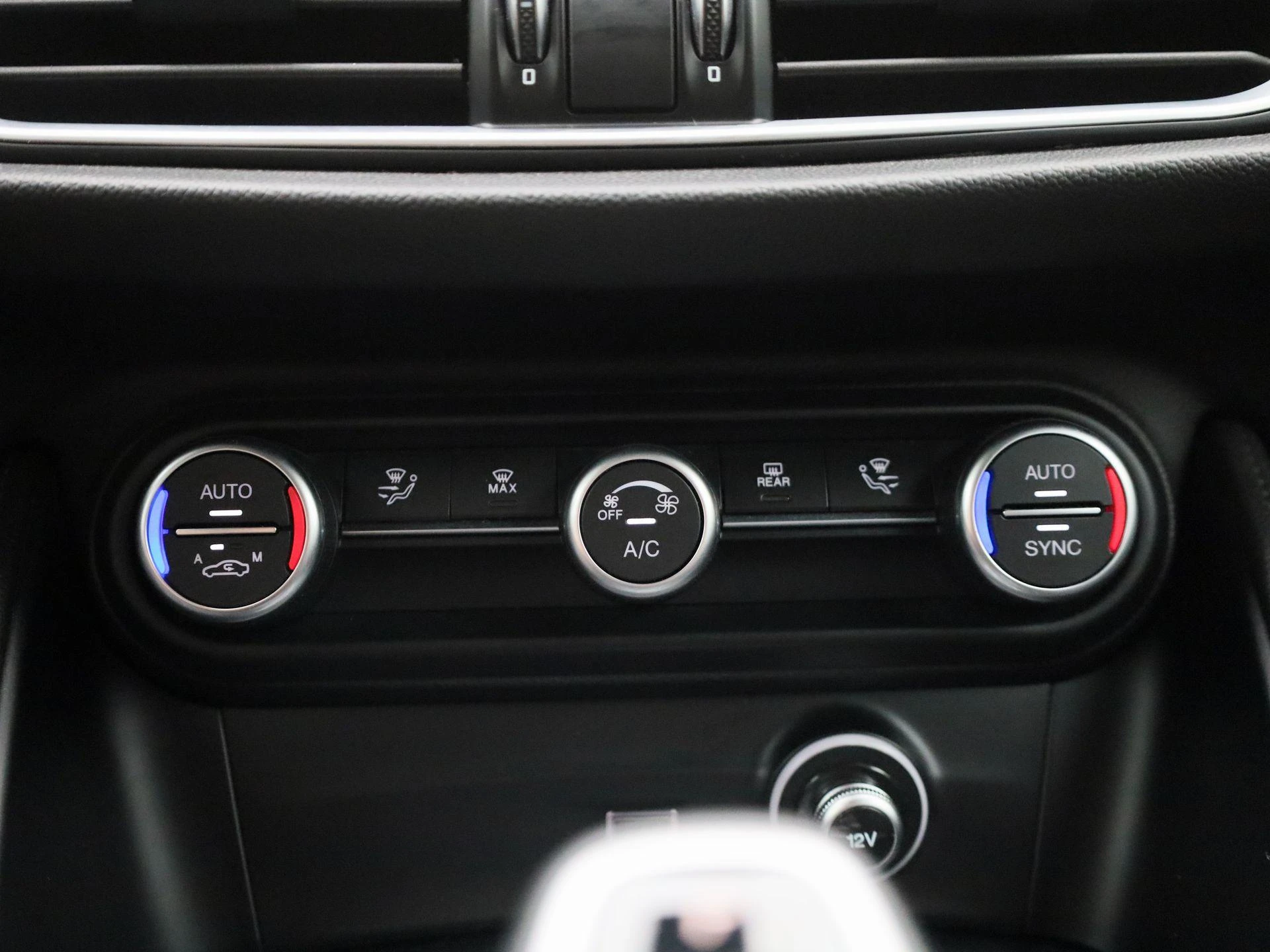 Alfa Romeo-Stelvio-image-24