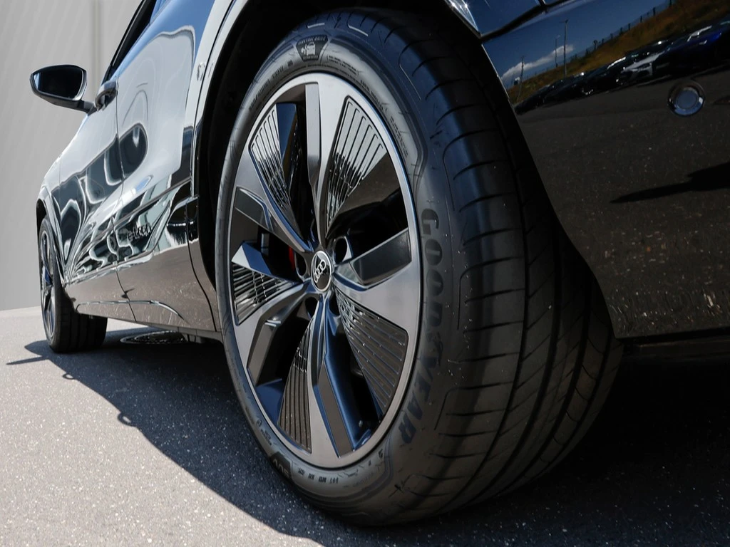 Audi Q6 e-tron quattro S line Matrix B&O ACC Kamea