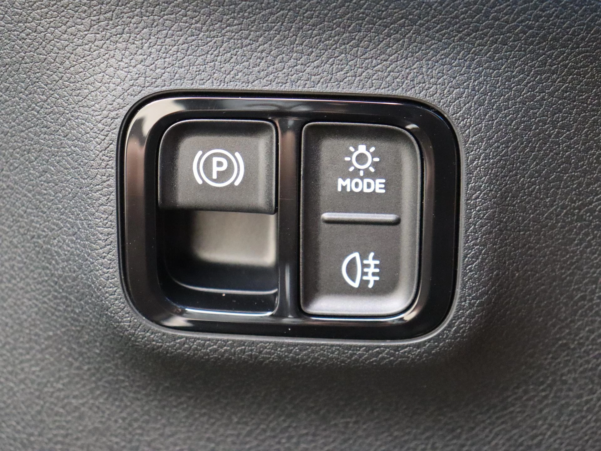 Mercedes-Benz-GLB-image-22
