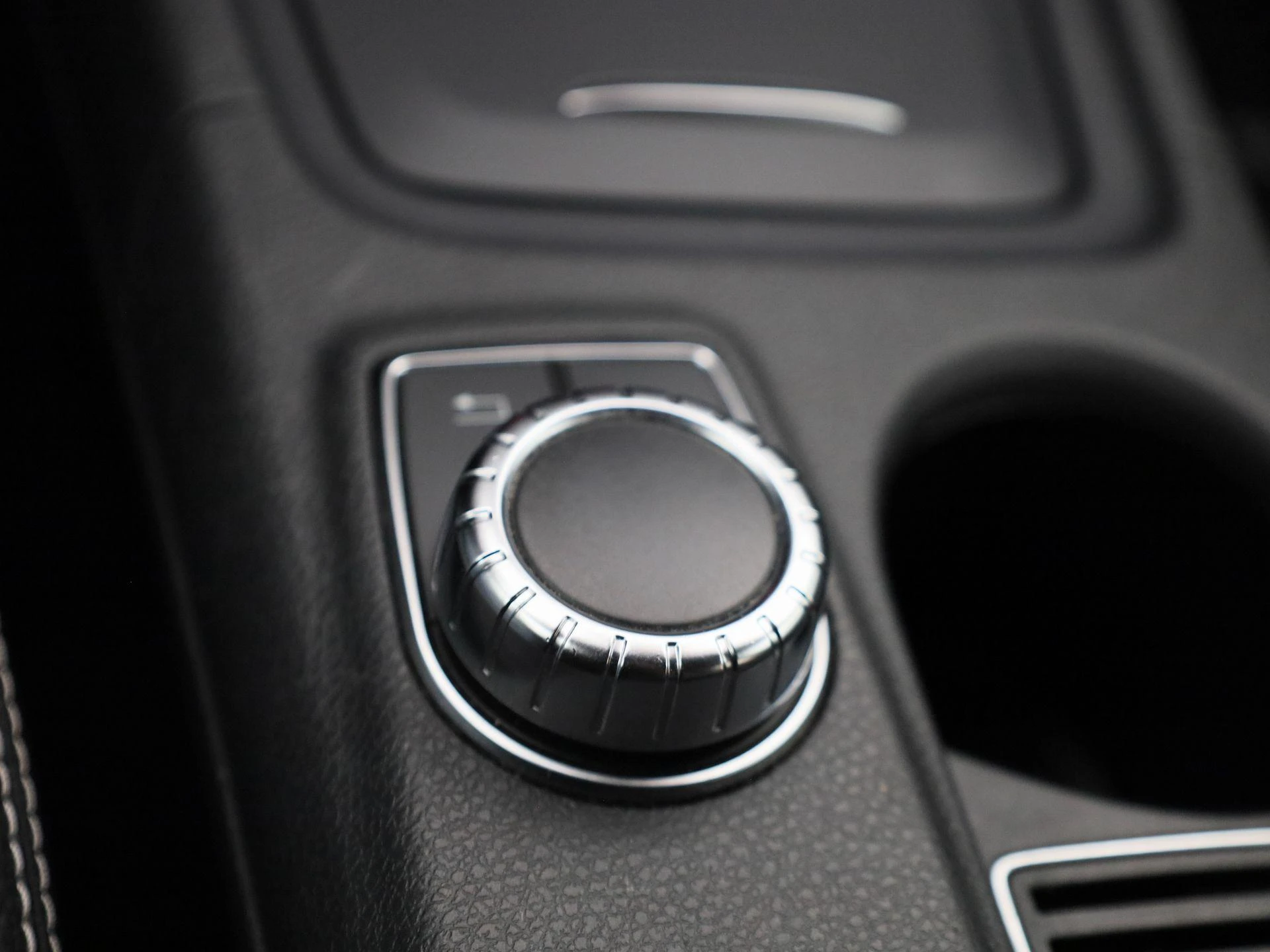 Mercedes-Benz-GLA-image-29