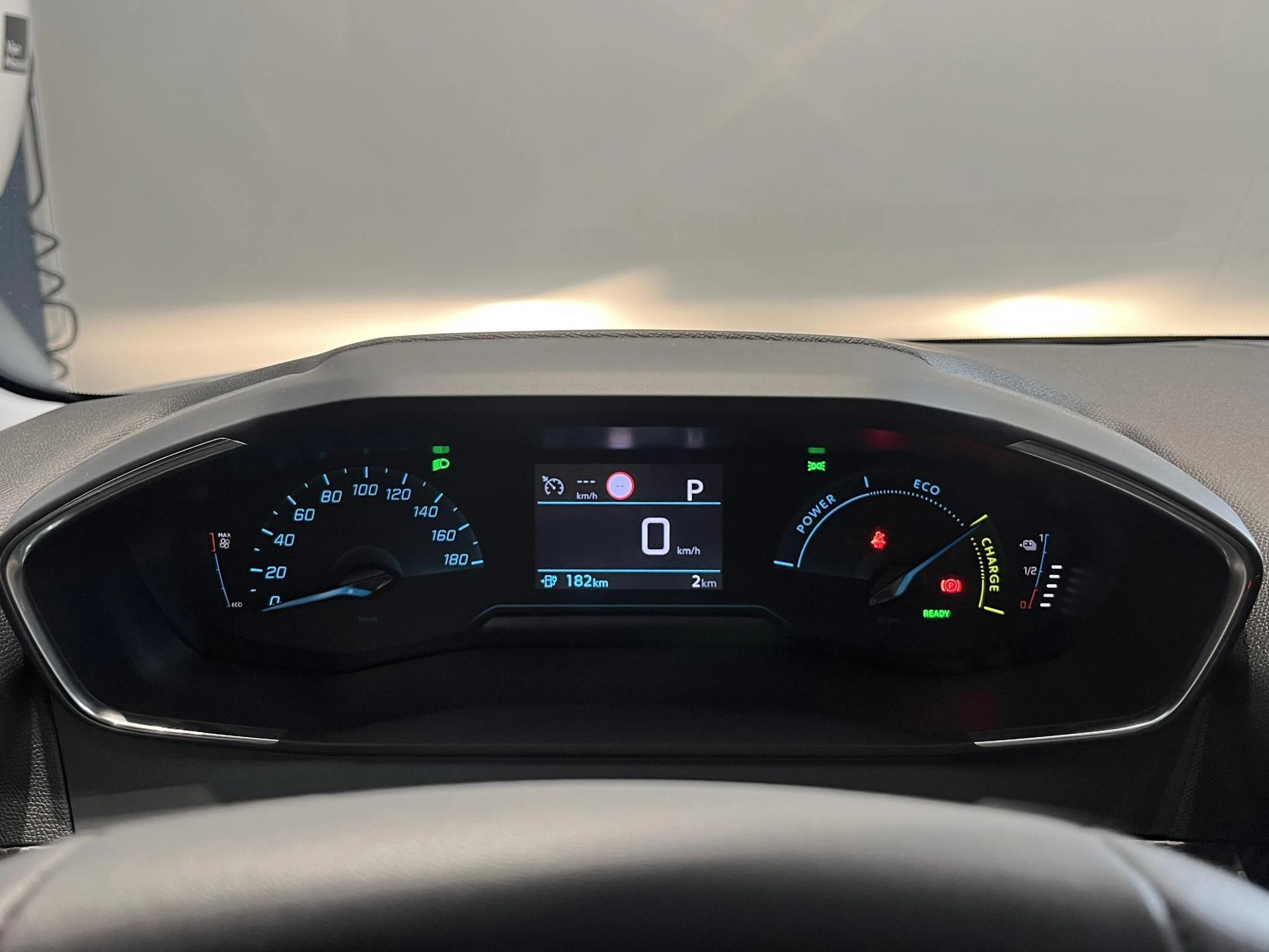 Peugeot e-208
