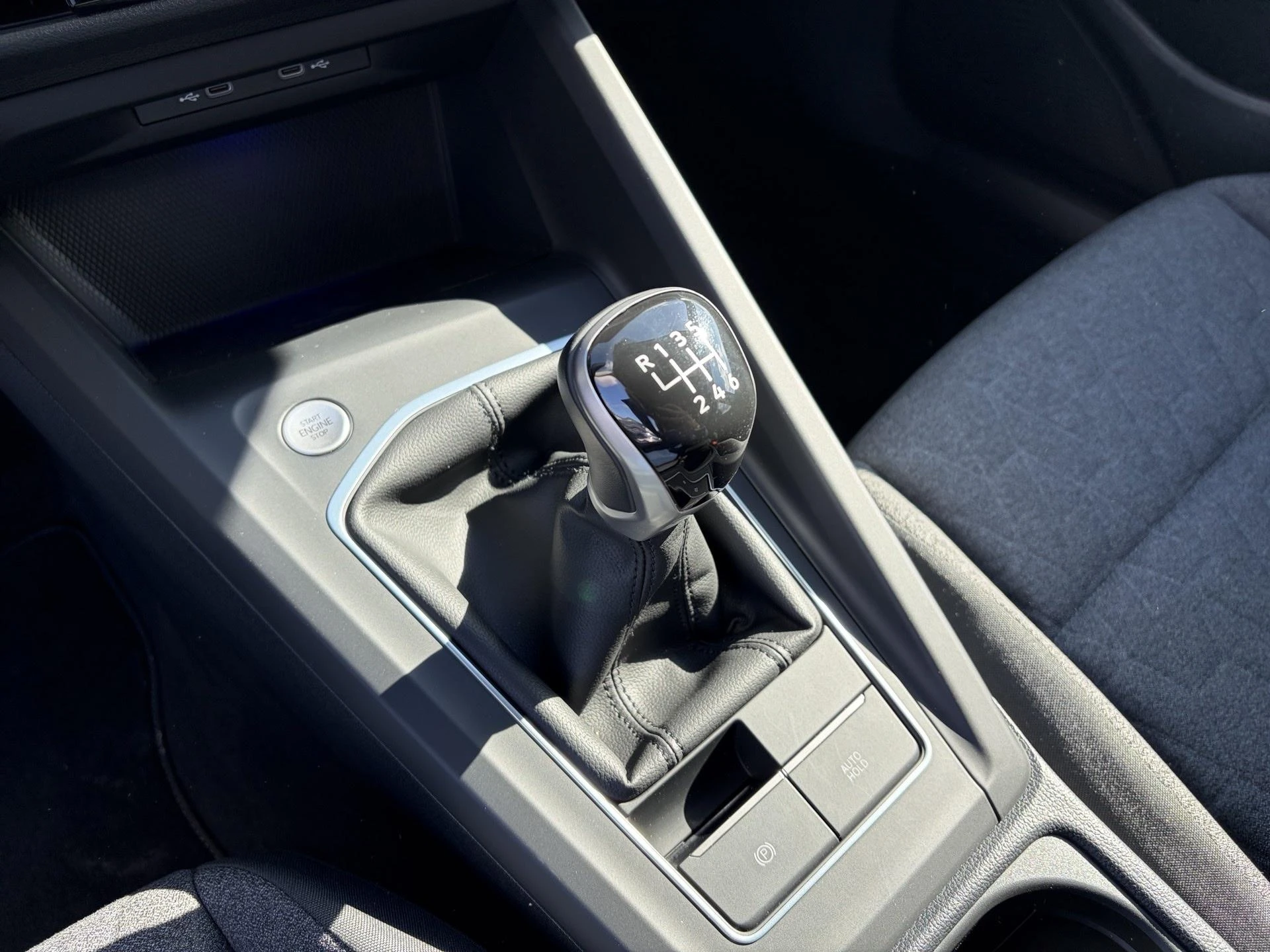 Volkswagen-Golf-image-12