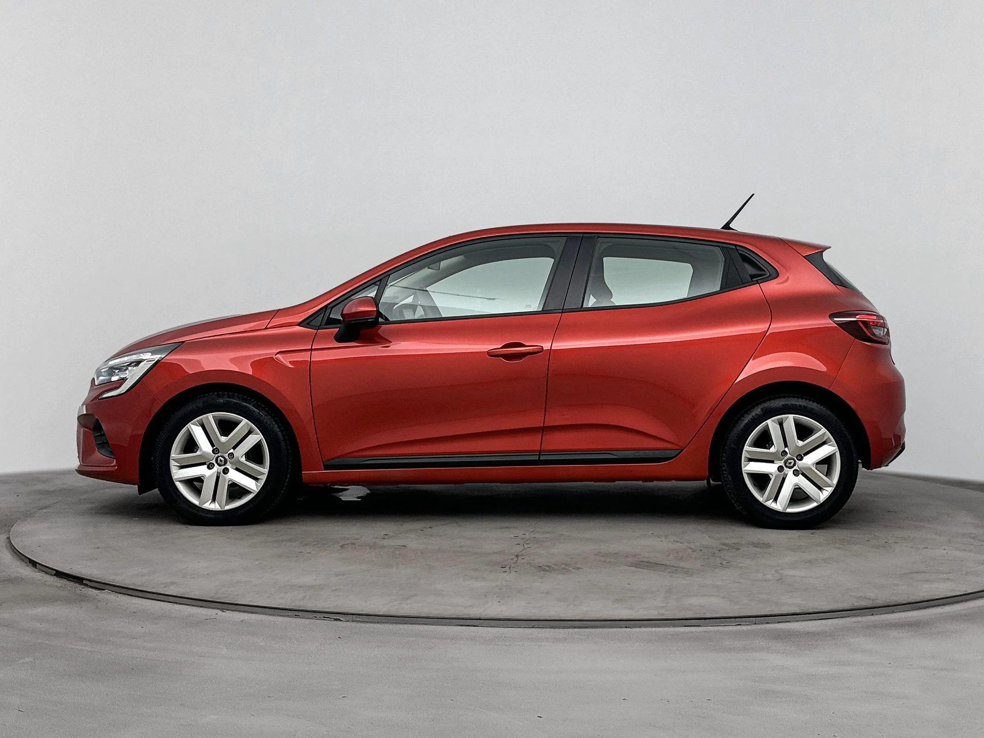 Renault-Clio-image-1