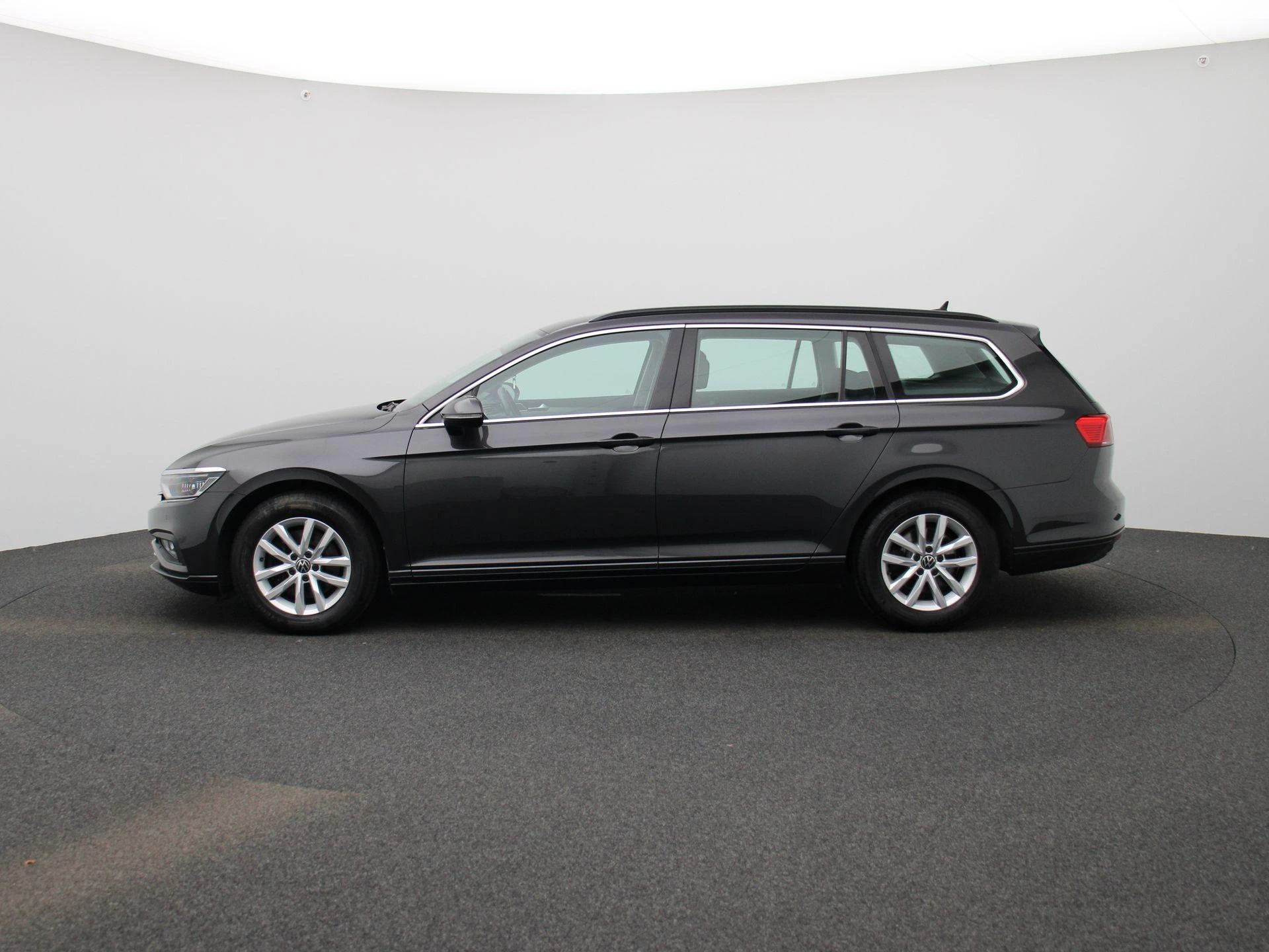 Volkswagen-Passat-image-3