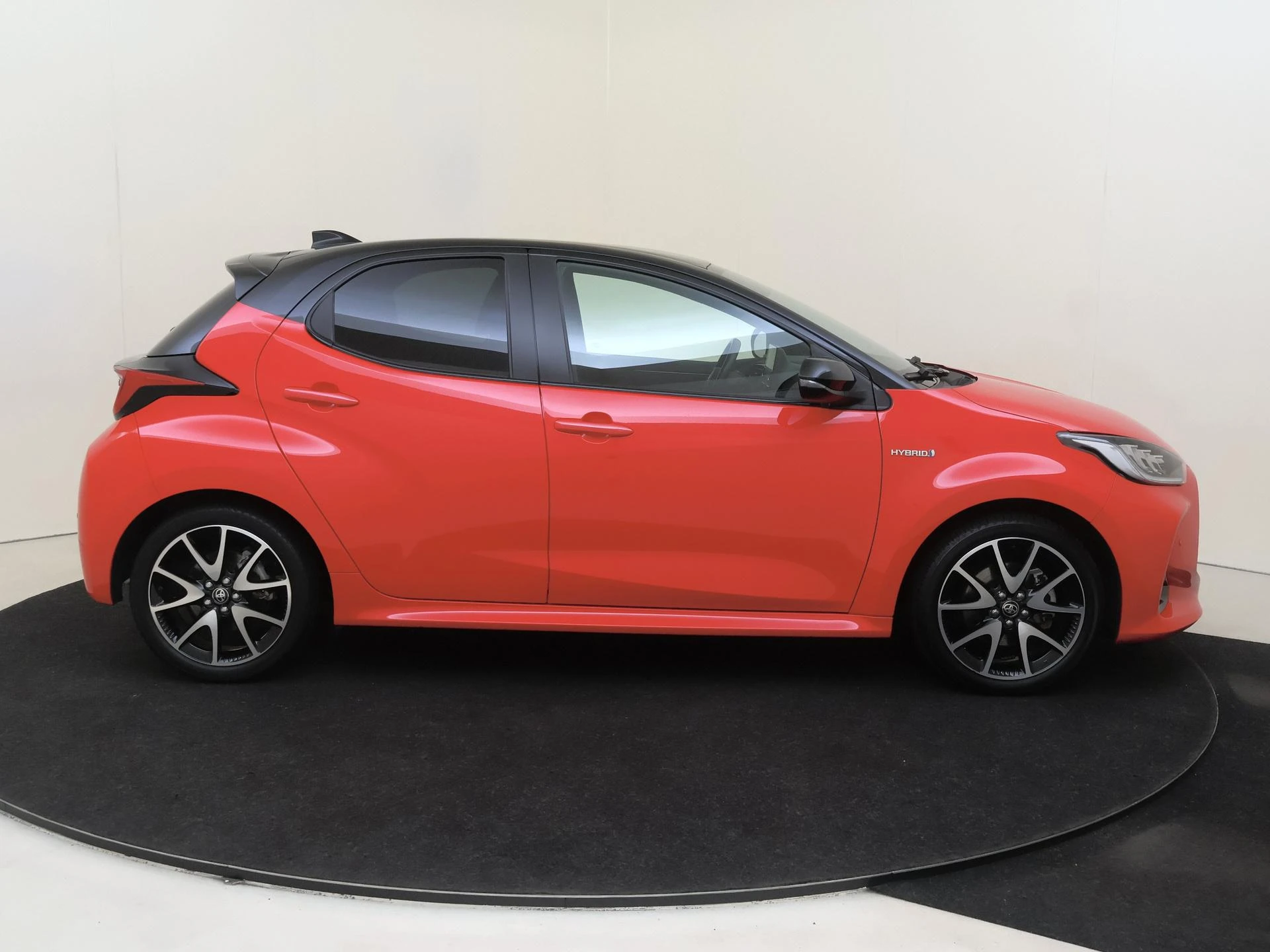 Toyota-Yaris-image-8