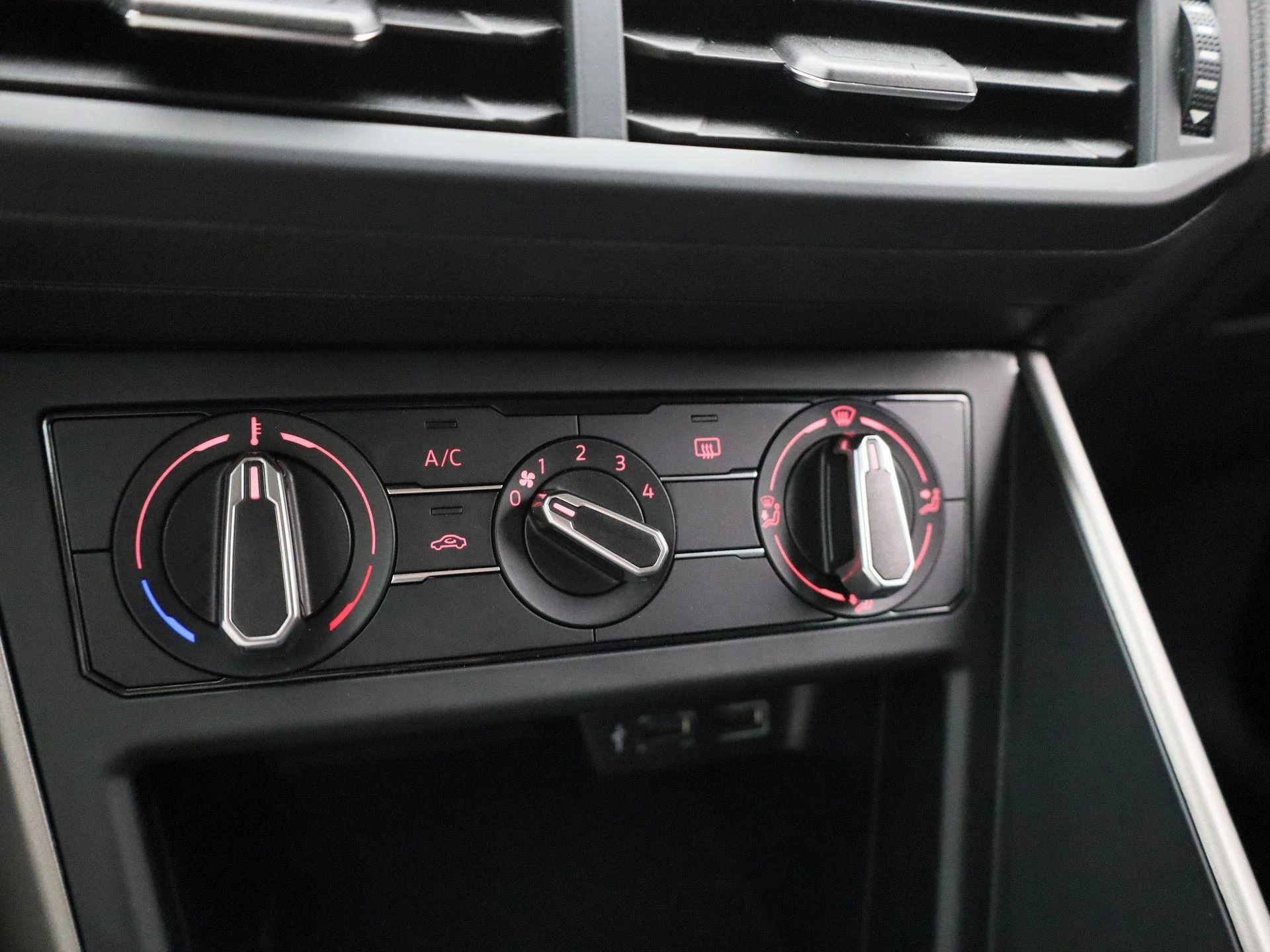 Volkswagen-Polo-image-21