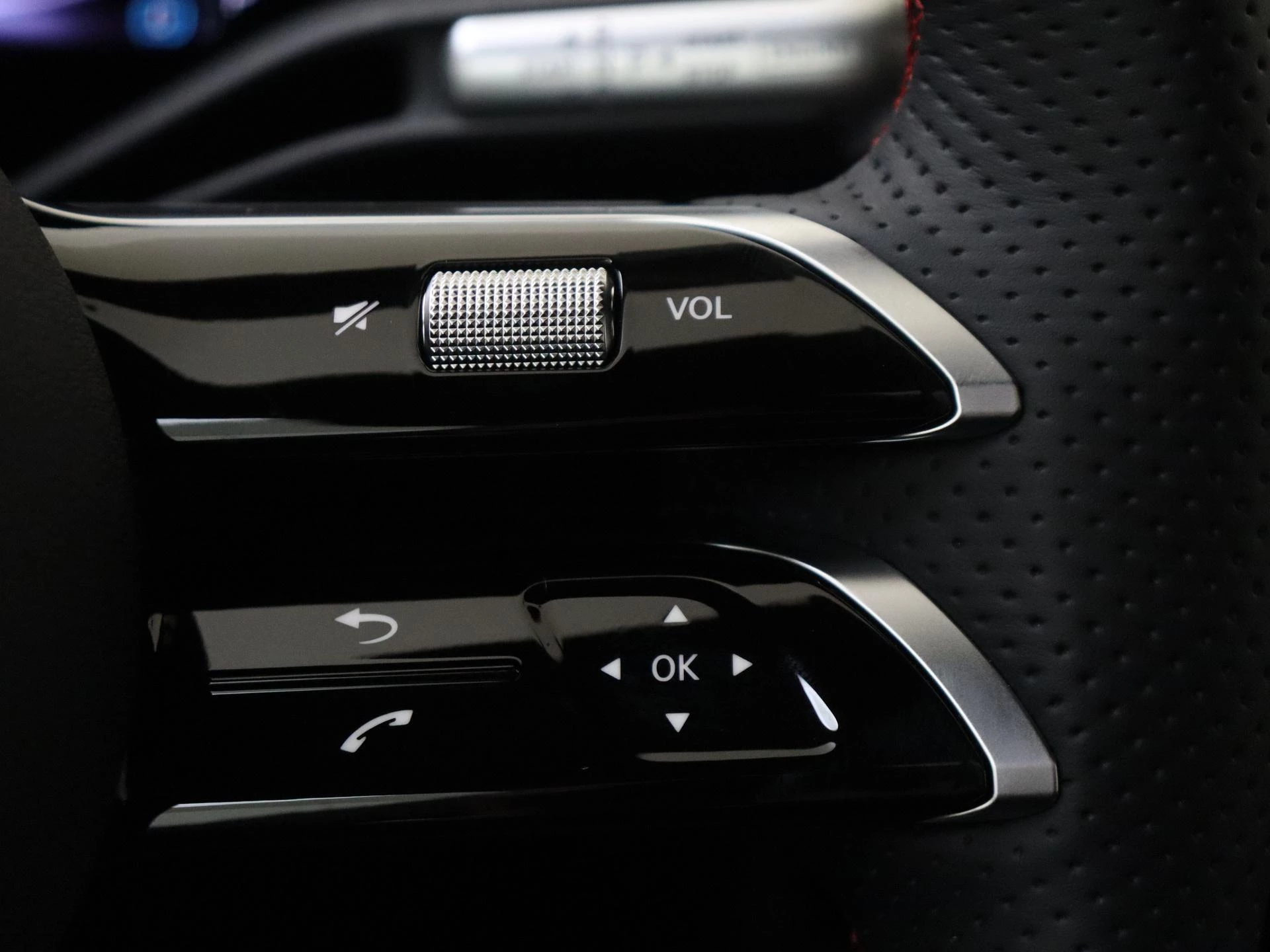 Mercedes-Benz-CLA-image-13