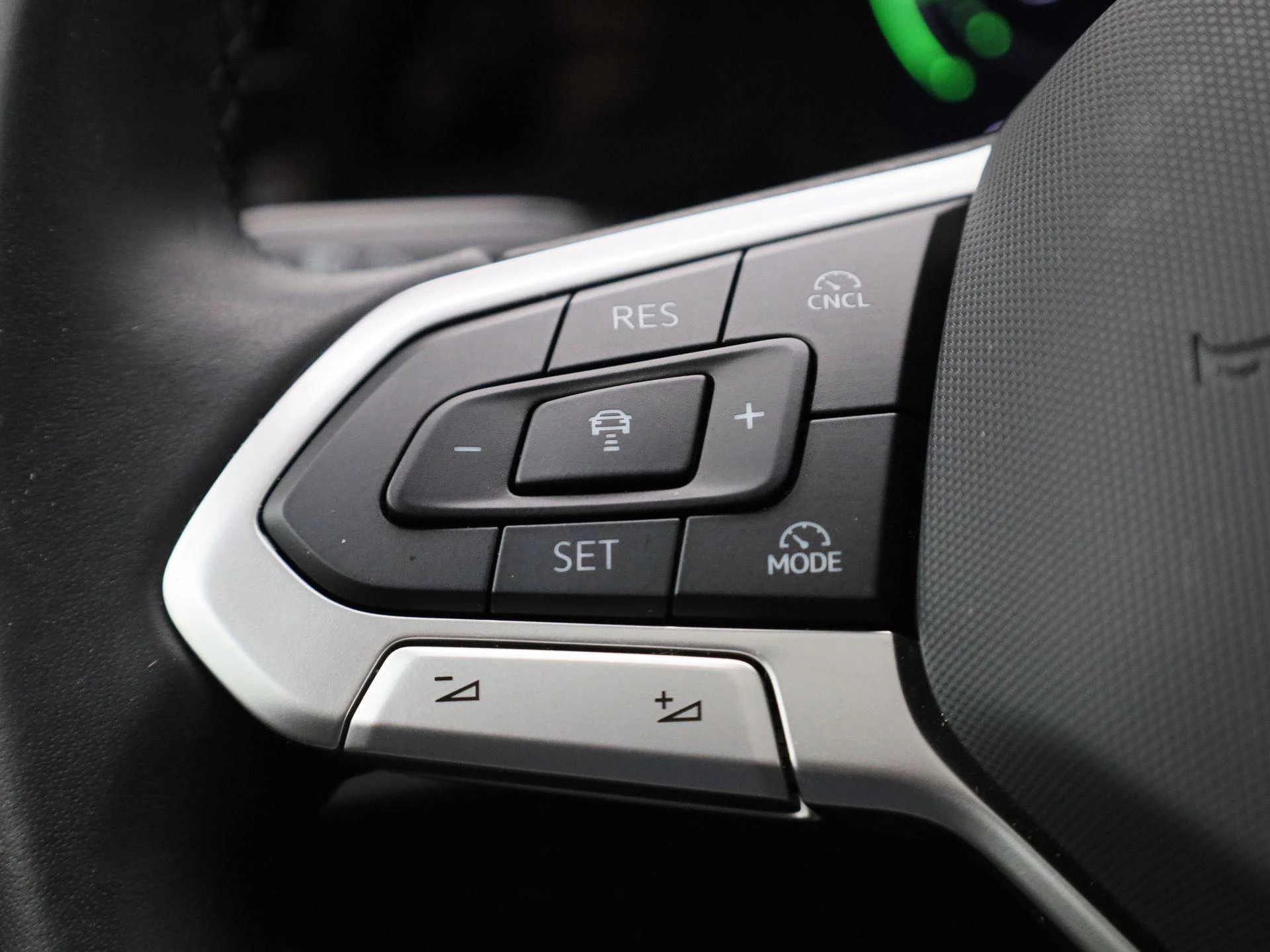 Volkswagen-Golf-image-16