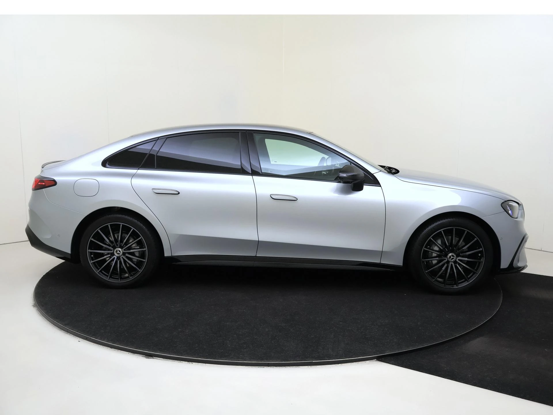 Mercedes-Benz-C-Klasse-image-8