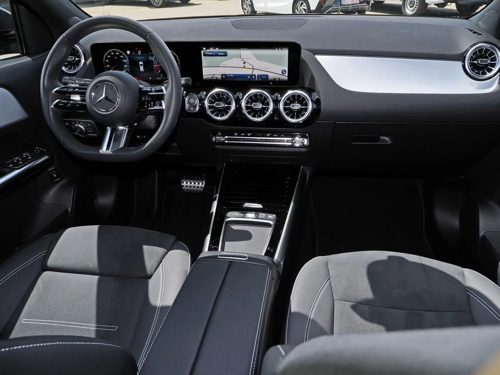 Mercedes-Benz-GLA 200 d-image-13