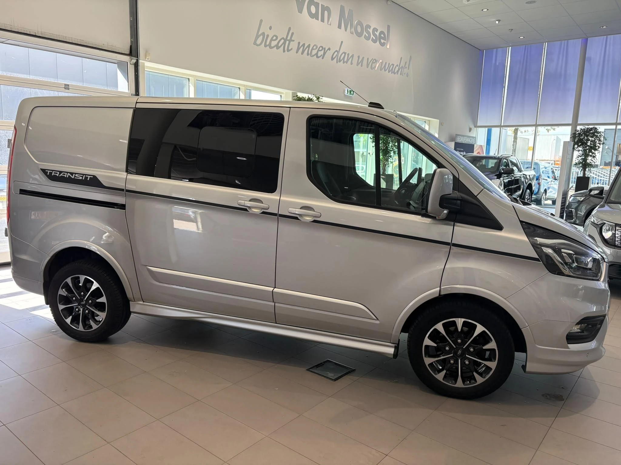 Ford-Transit Custom-image-3