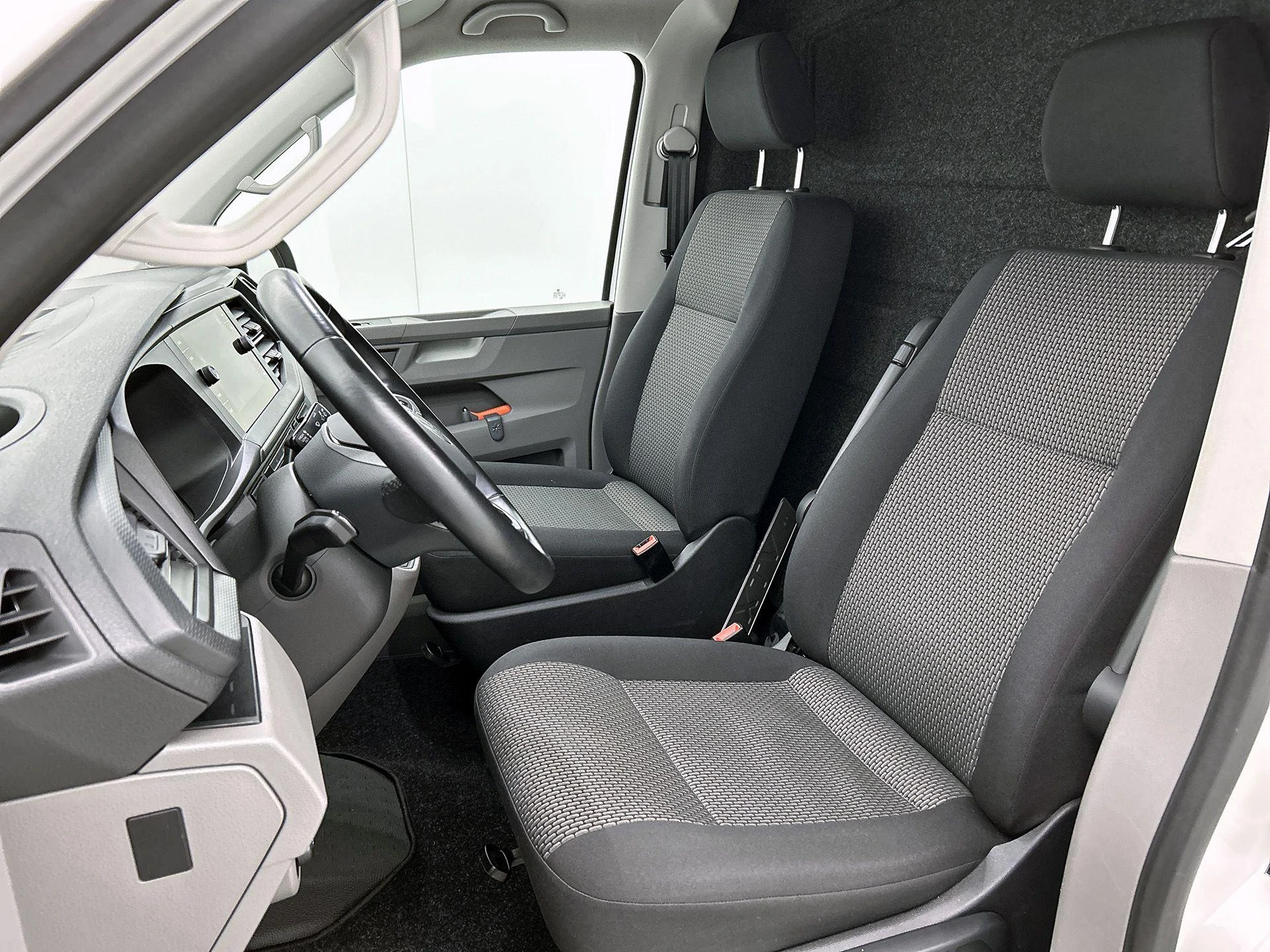 Volkswagen-Transporter-image-30