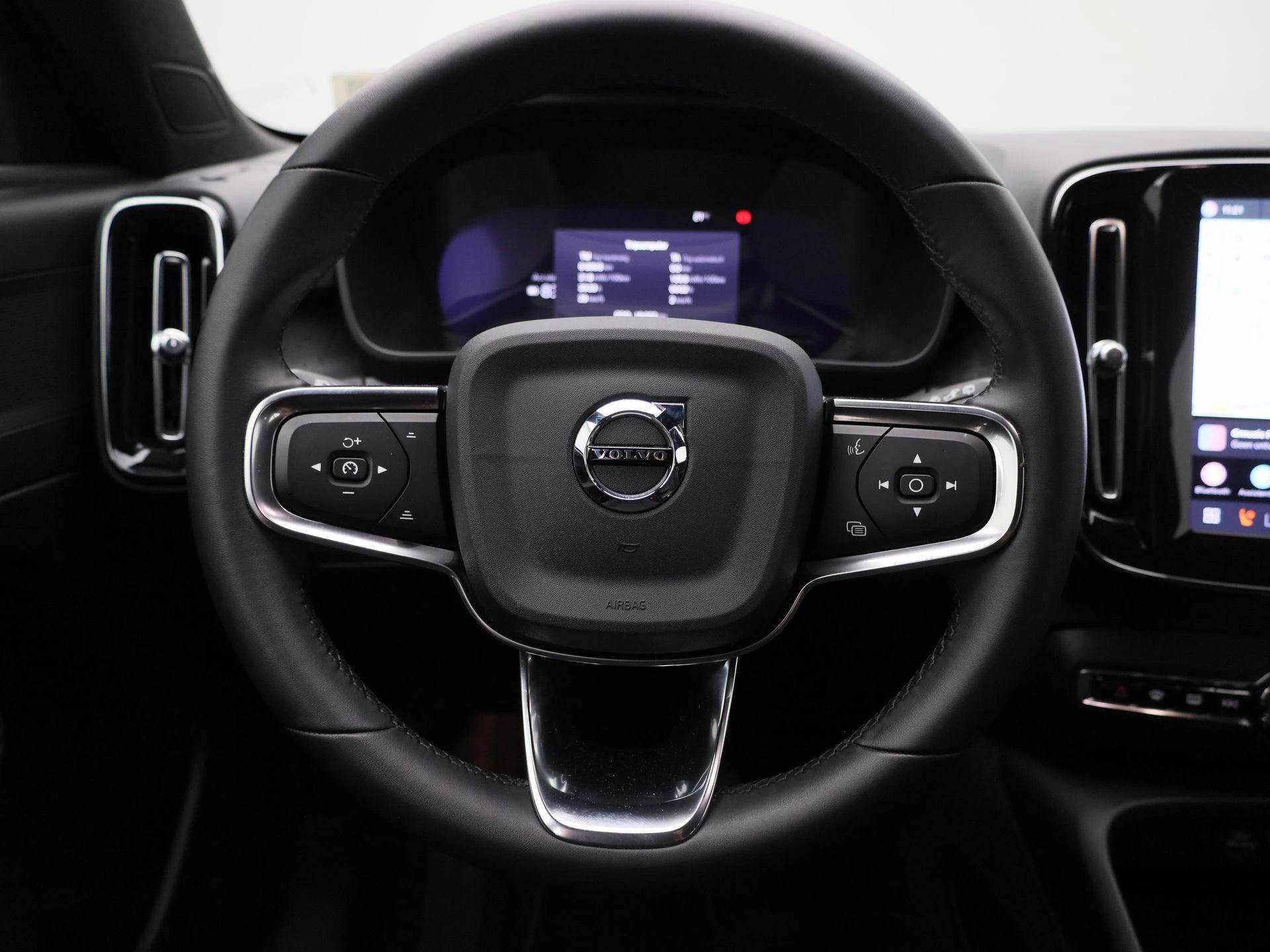 Volvo-EX40-image-6