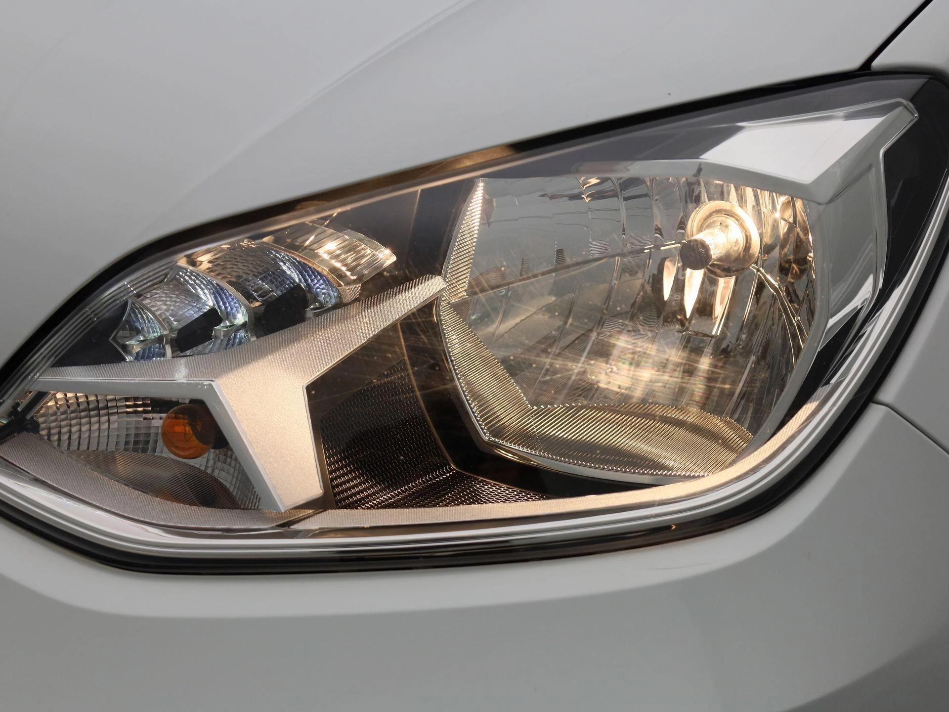 Volkswagen-up!-image-12