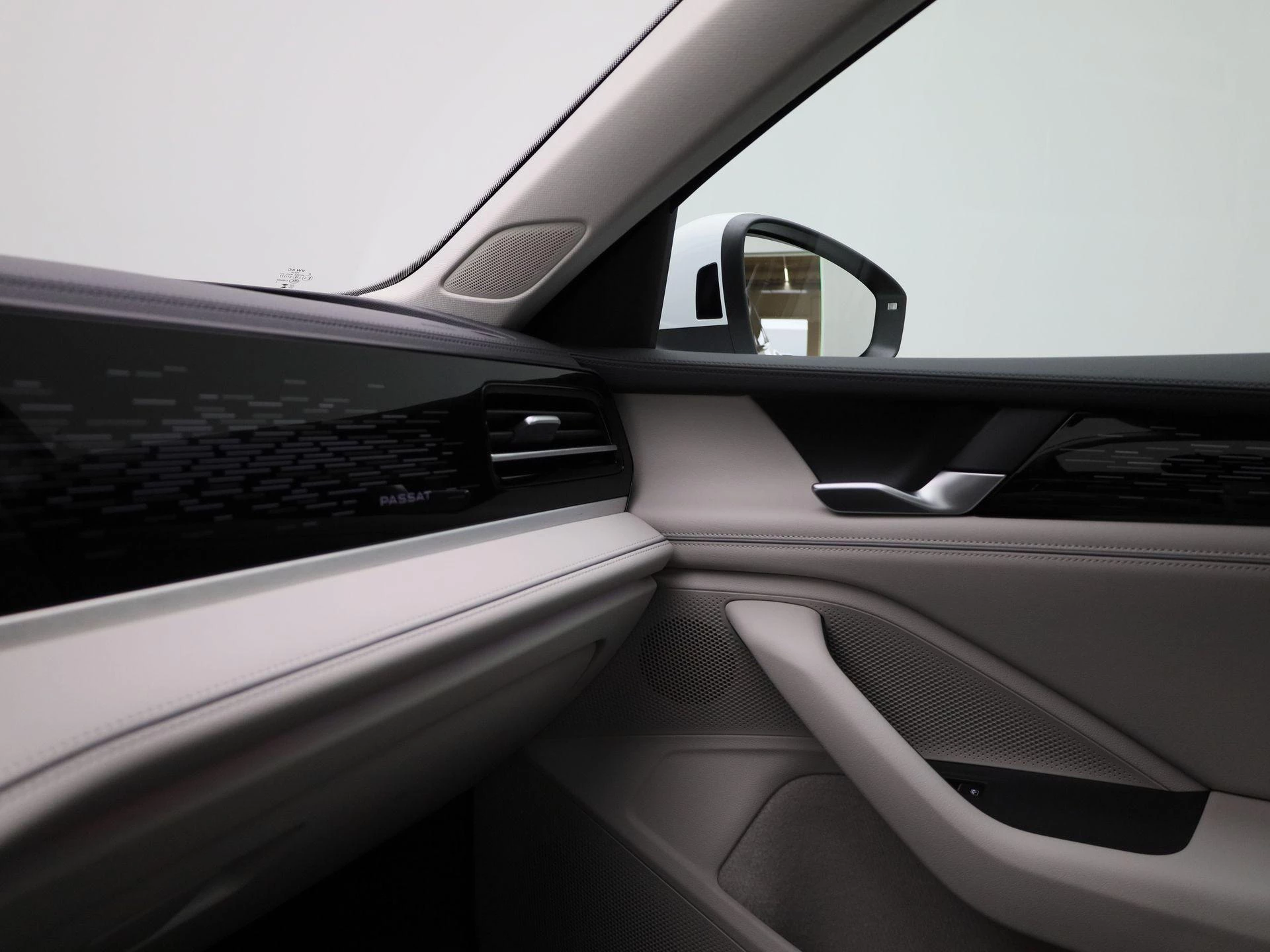 Volkswagen-Passat-image-26