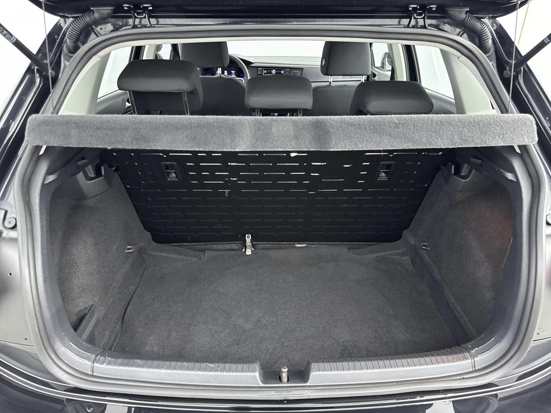 Volkswagen-Polo-image-21