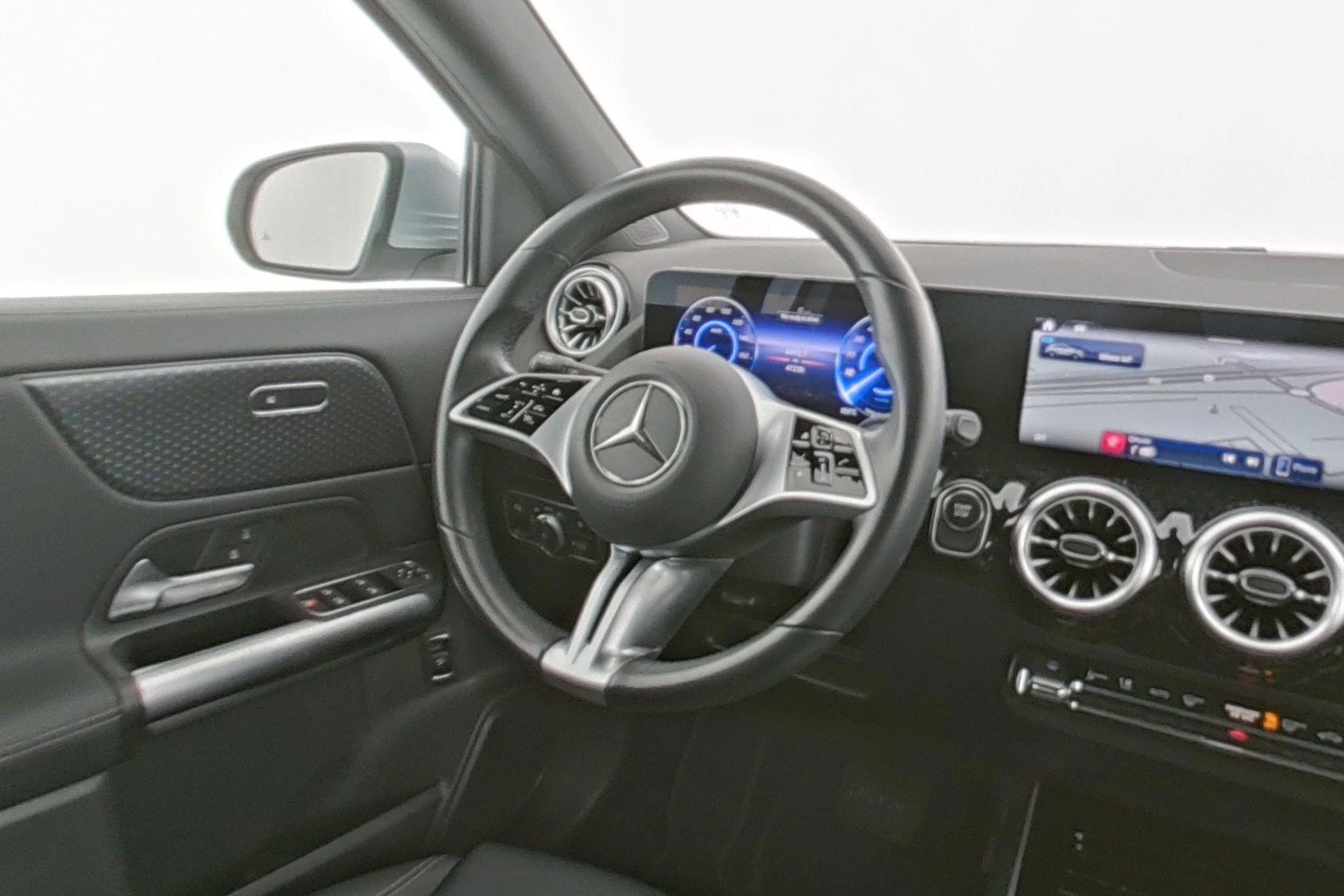 Mercedes-Benz EQA 250+ Business Line + CARPLAY + LED + CAMERA +