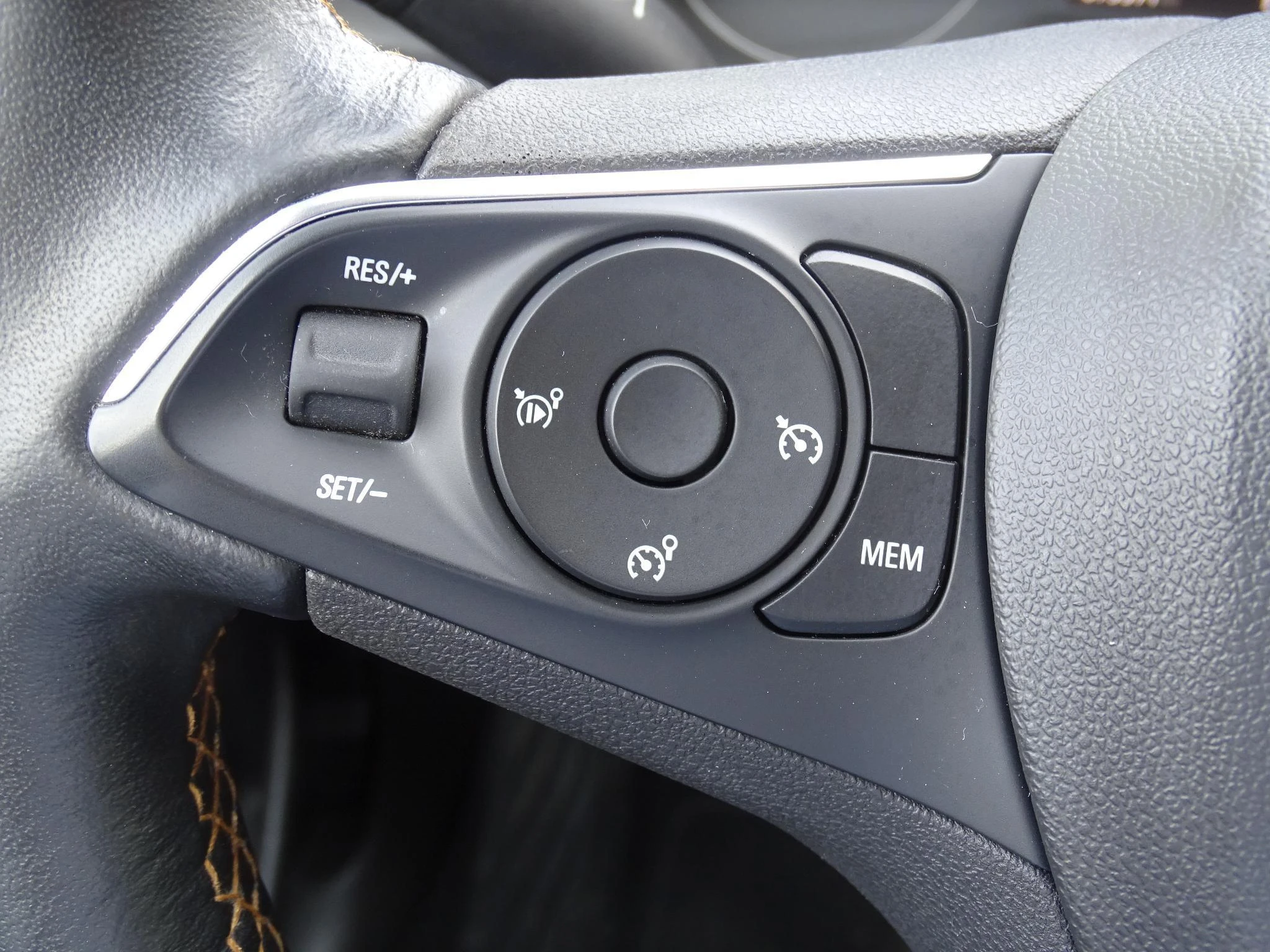 Opel-Crossland X-image-16